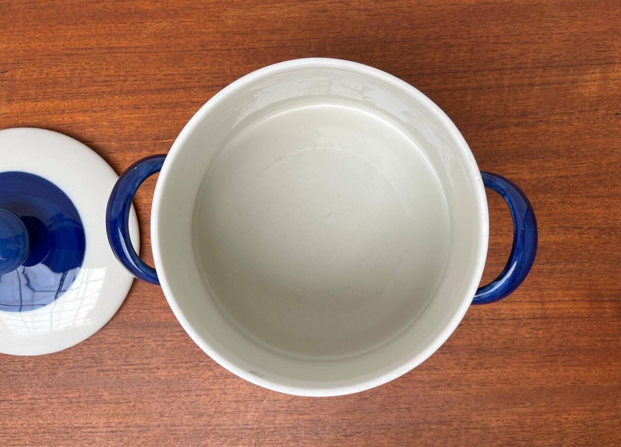 Grand terrine Swedish mid-century pot lid Koka Blue Bla by Hertha Bengtson for Rörstrand, 1950s
