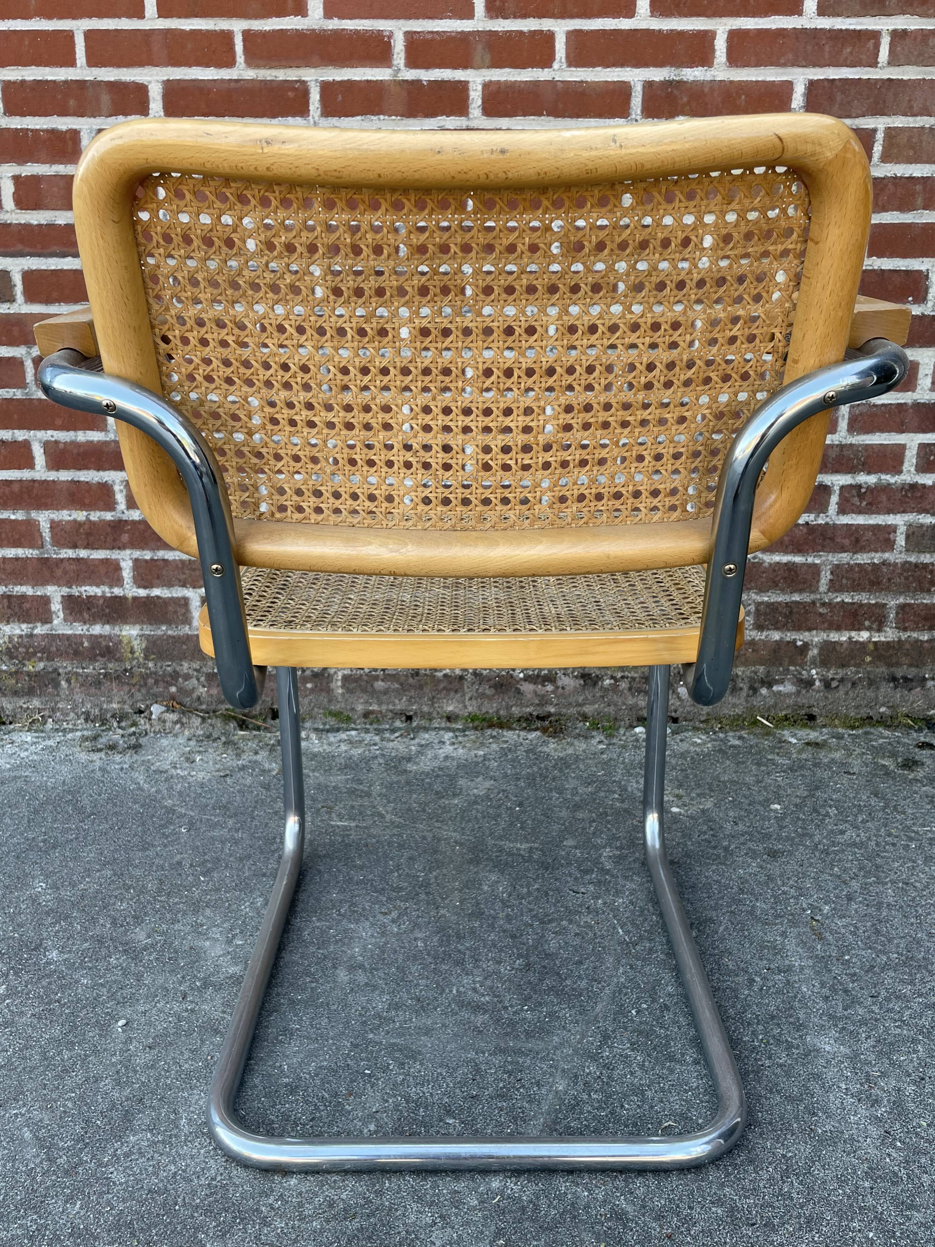Cesca chair B64 with armrests by Marcel Breuer Design