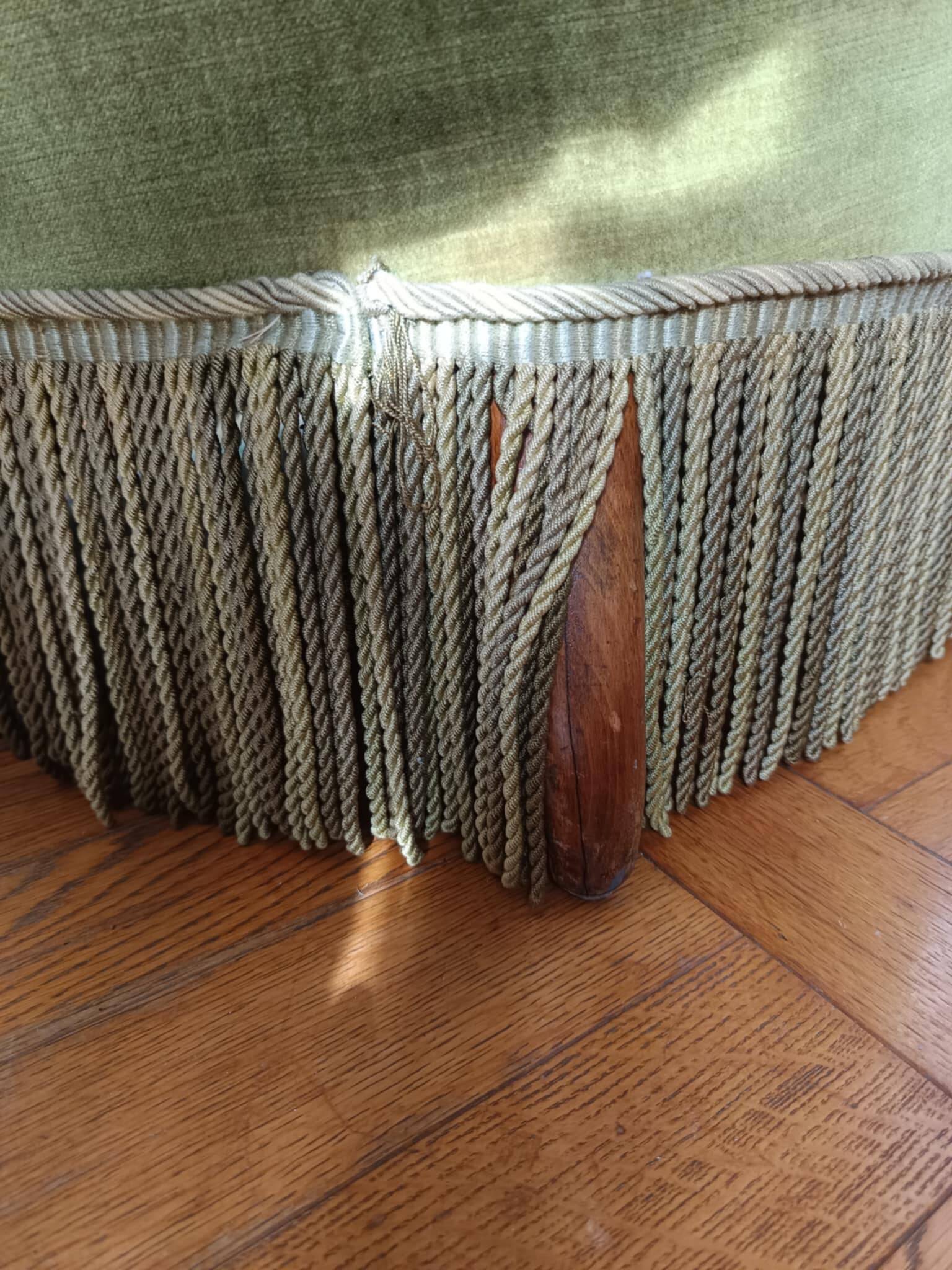 Fauteuil crapaud en velours vert art déco