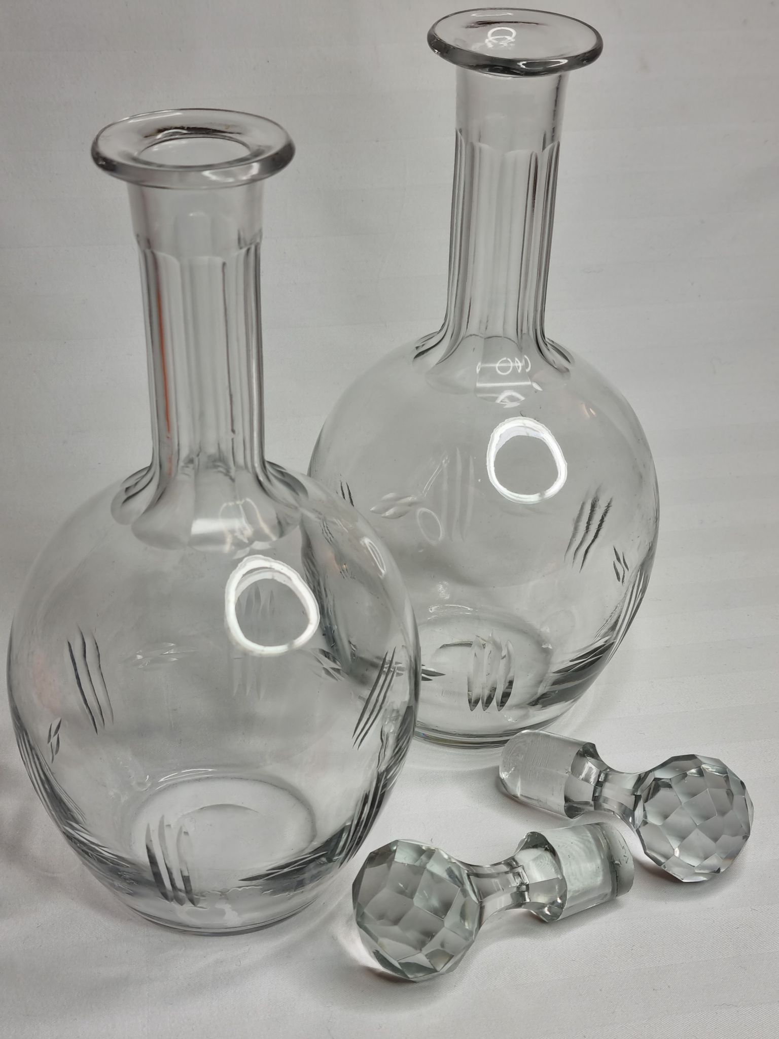 Pair of carafes in cut crystal XIX th, 31 cm