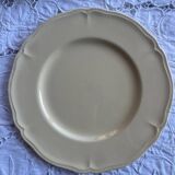 Ivory flat plates from Faïencerie de Longchamp