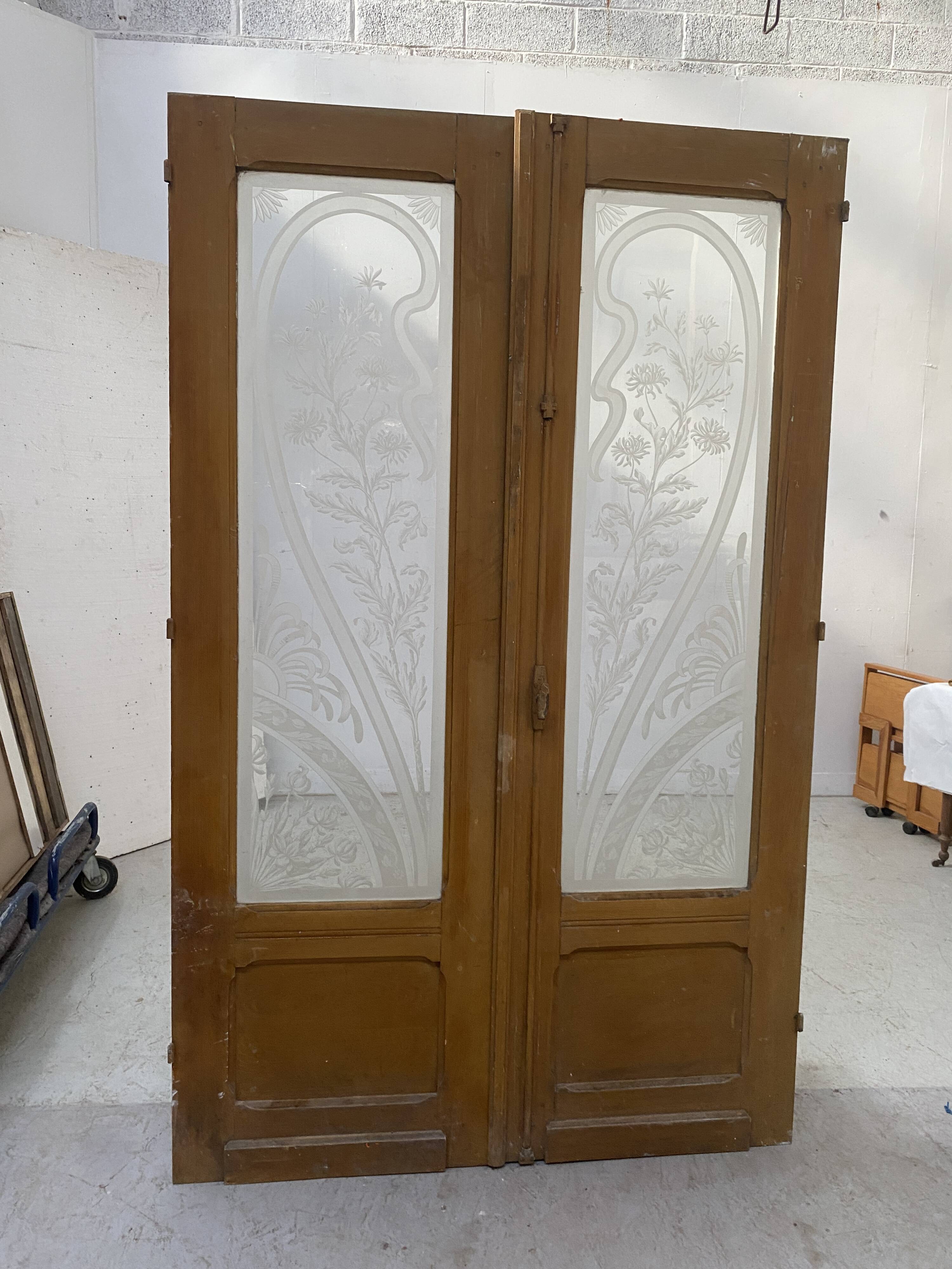 Double dividing door in wood and etched glass, 20th century
