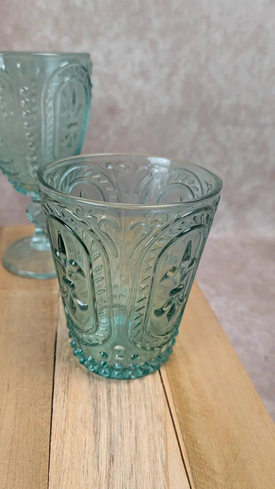 Set of 4 moulded glass glasses – vintage style