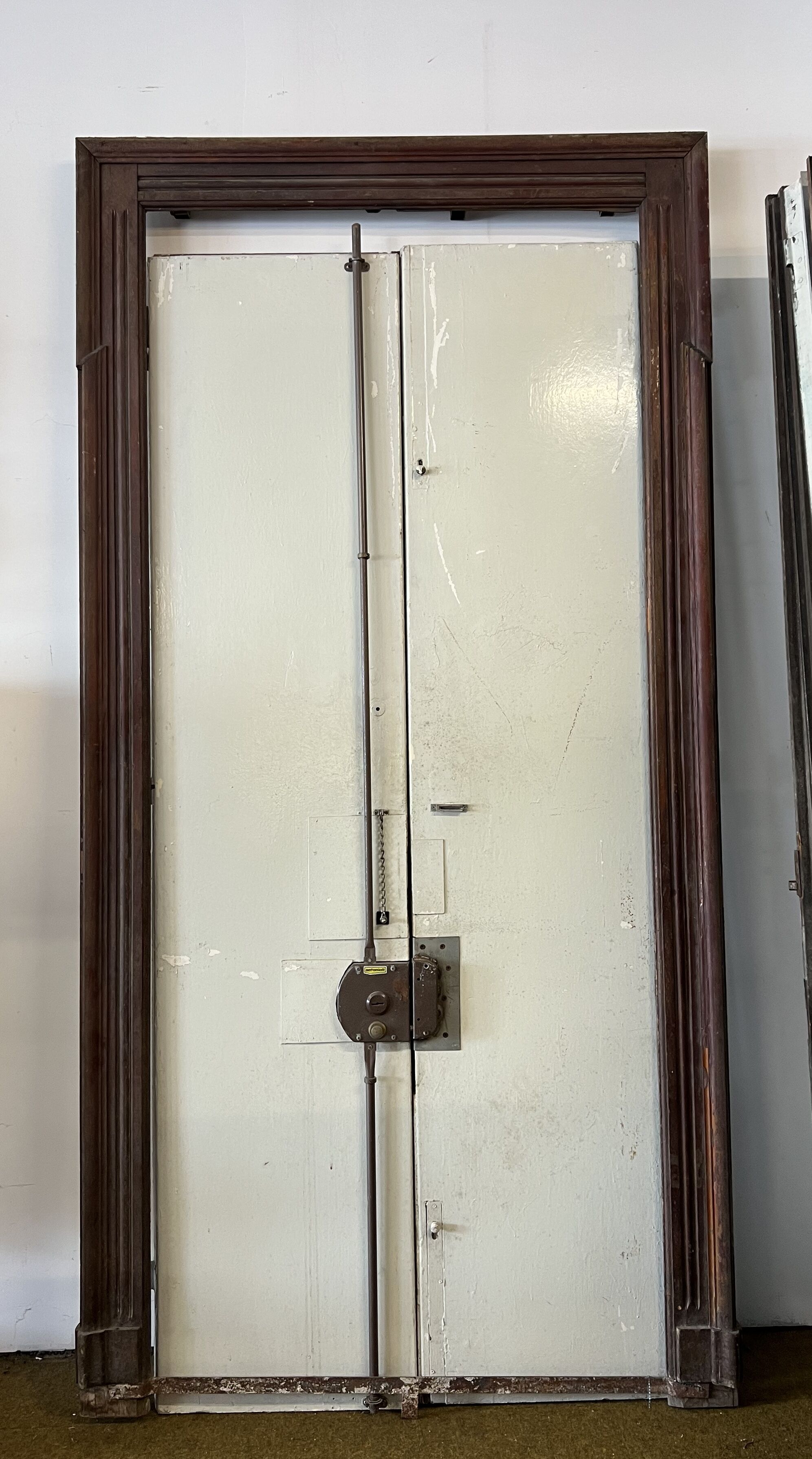 Double armored doors with solid oak frame napoleon iii era