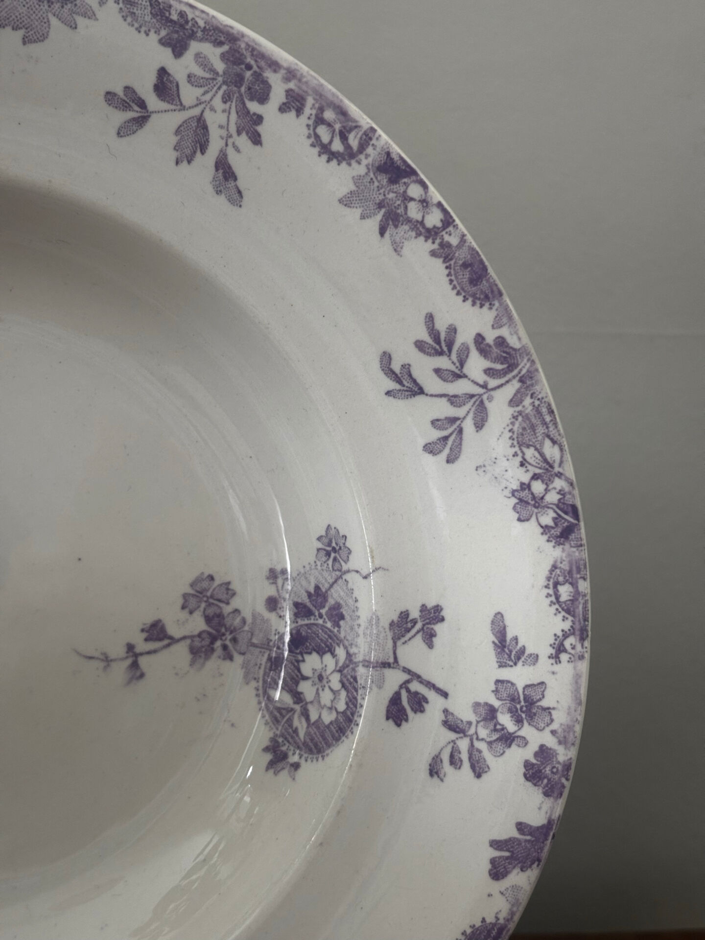 Assiette creuse ancienne Longwy Hanoï
