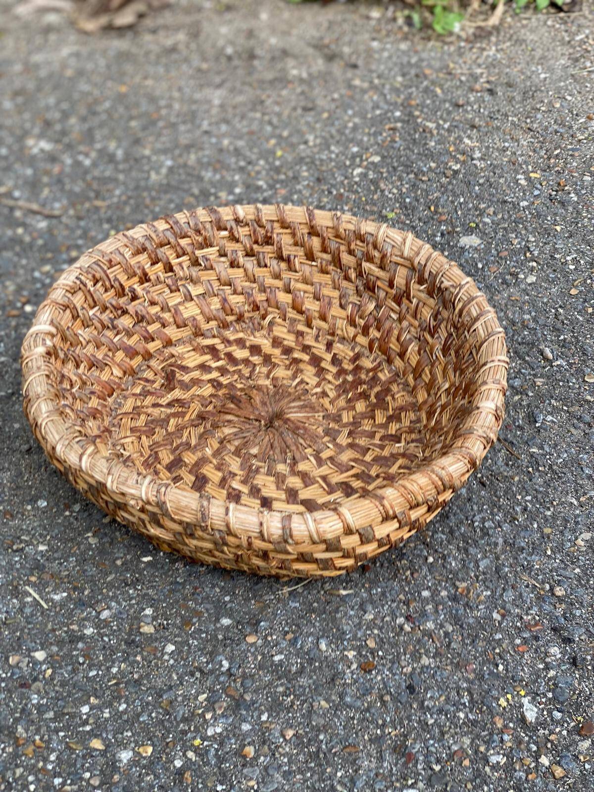 Set of 5 round woven wicker baskets