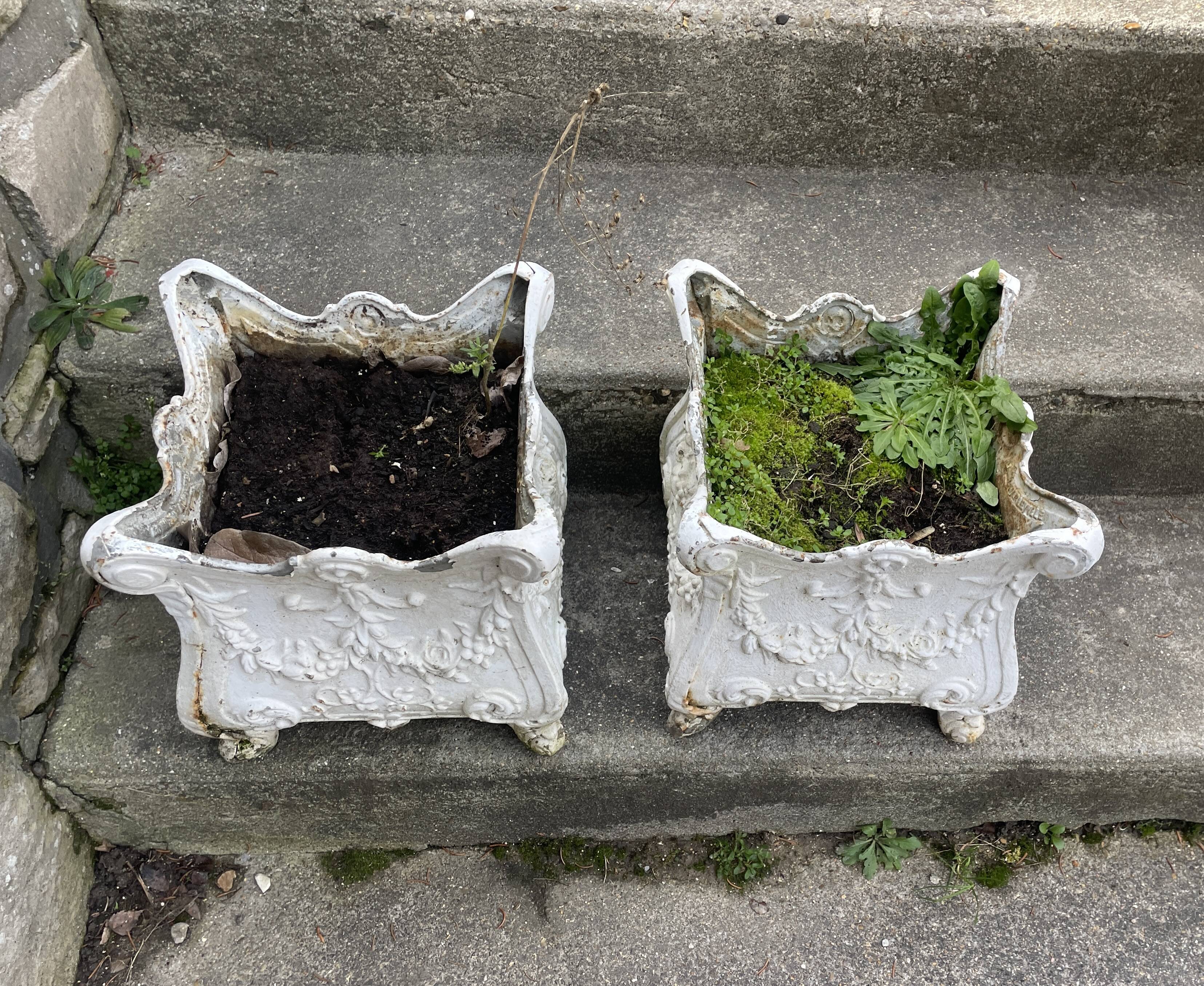 Pair of cast iron planters. Alfred Corneau Charleville around 1900