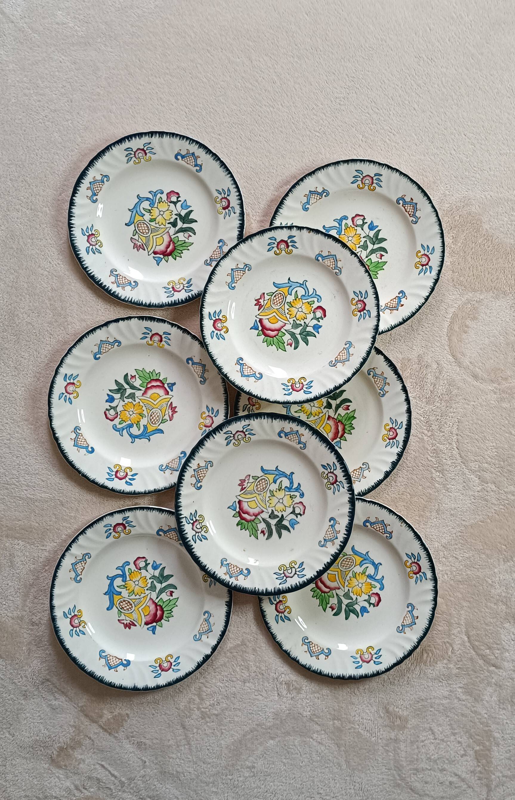 Set of 8 vintage Longwy Vieux Rouen dessert plates