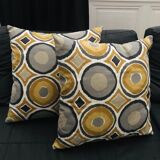 Geometric pattern cushion
