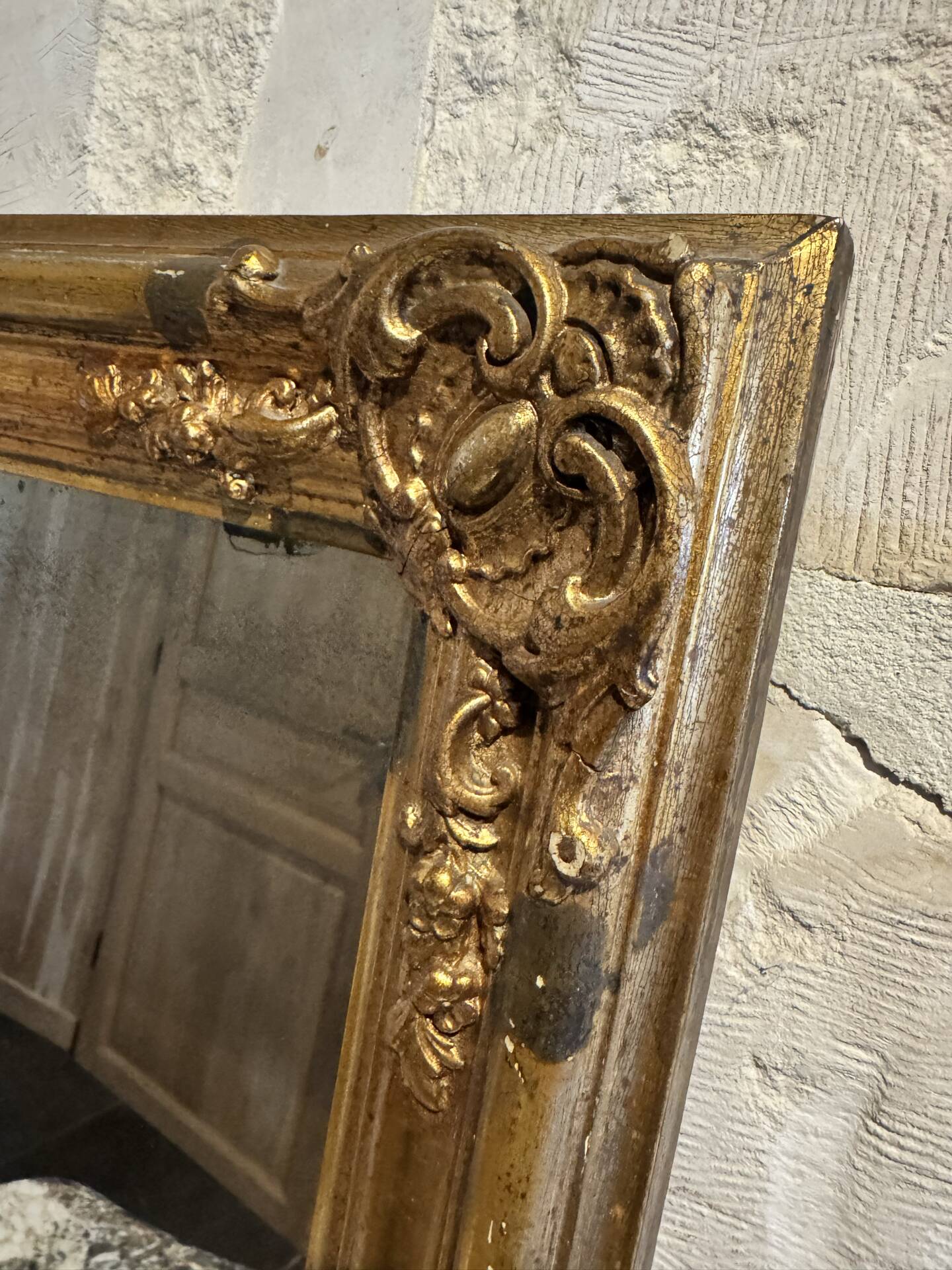 Miroir Louis XV, glace au mercure et bois doré, XIXe