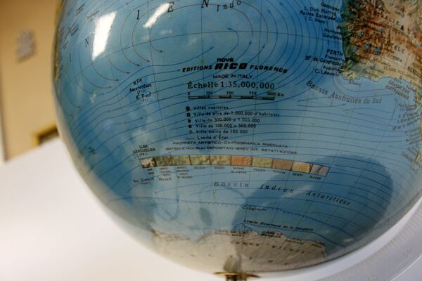 Globe terrestre lumineux 80's