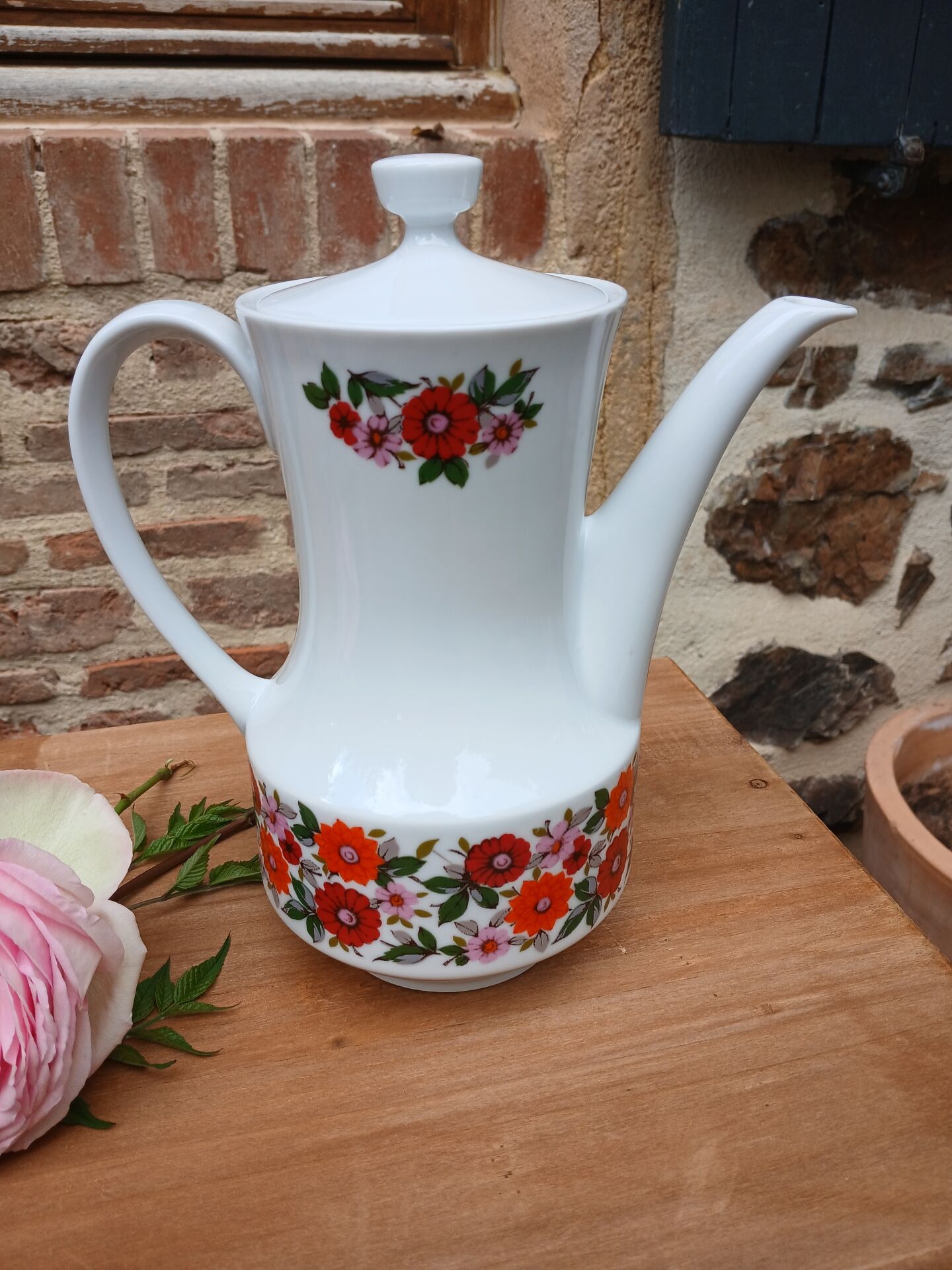 Antique porcelain coffee/tea pot