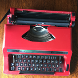 Typist S Olympia 70s typewritern