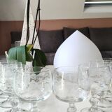 Lot 8 stemmed glasses, vine shoots patterns / Bunches of grapes in frosted glass. Vintage