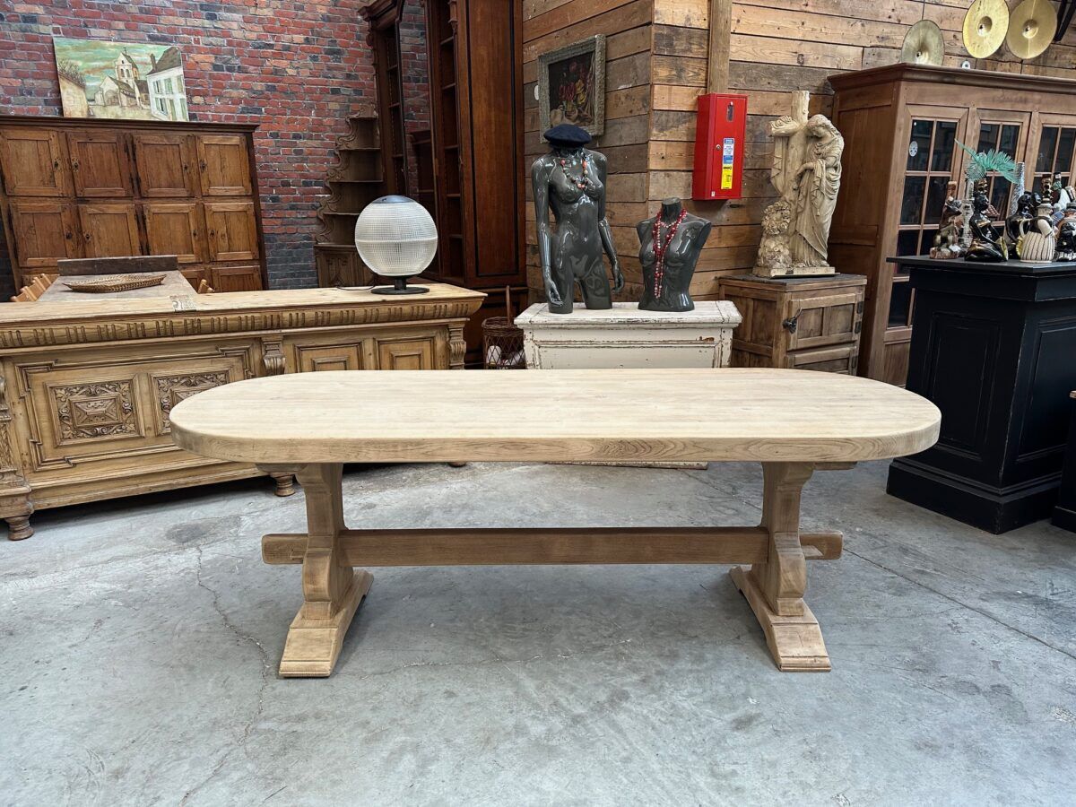 Monastery-style table in solid oak.
