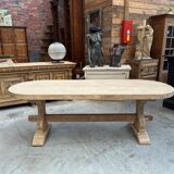 Monastery-style table in solid oak.