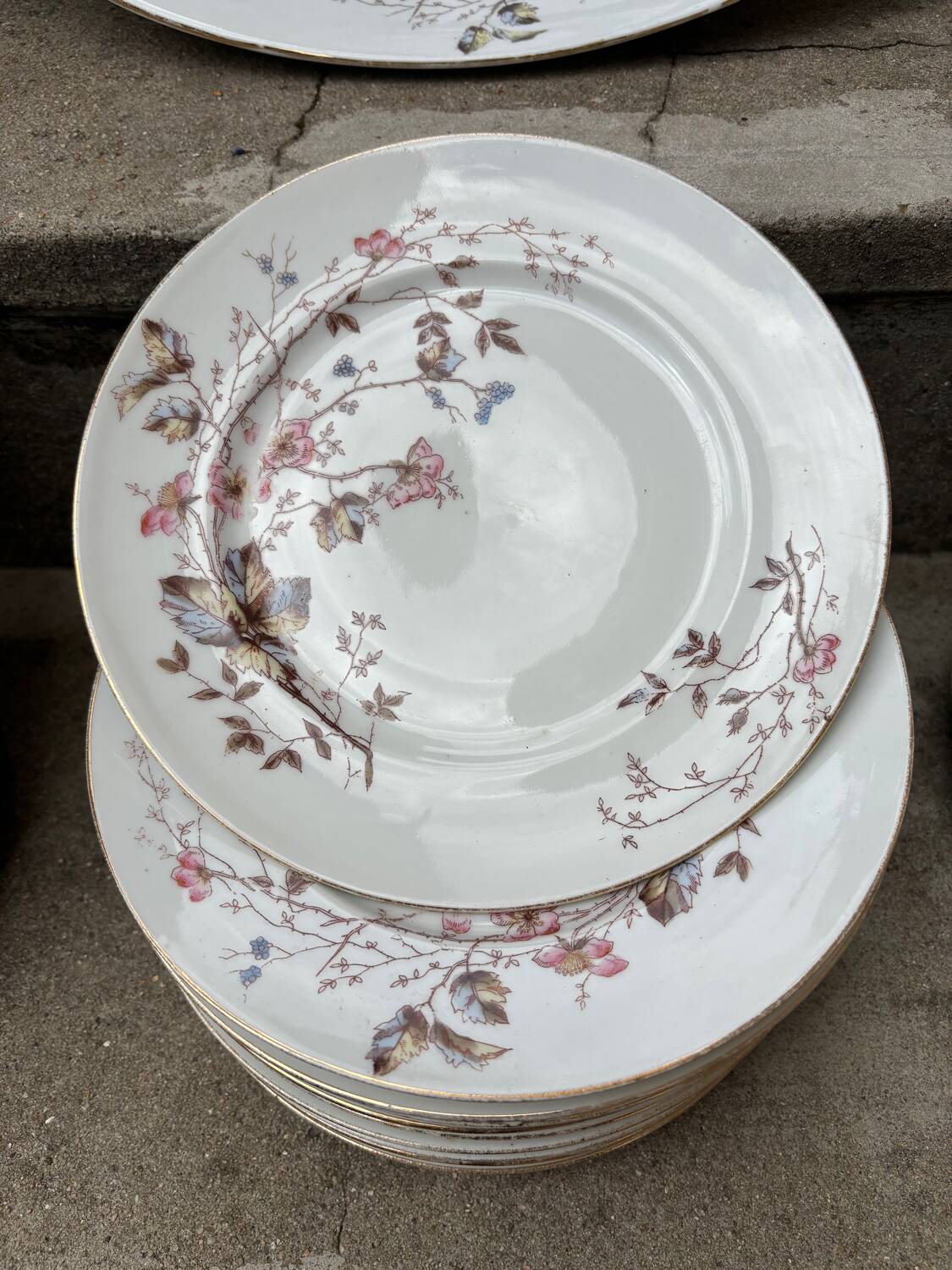 Porcelain Tableware – Late 19th Century – 40 pieces