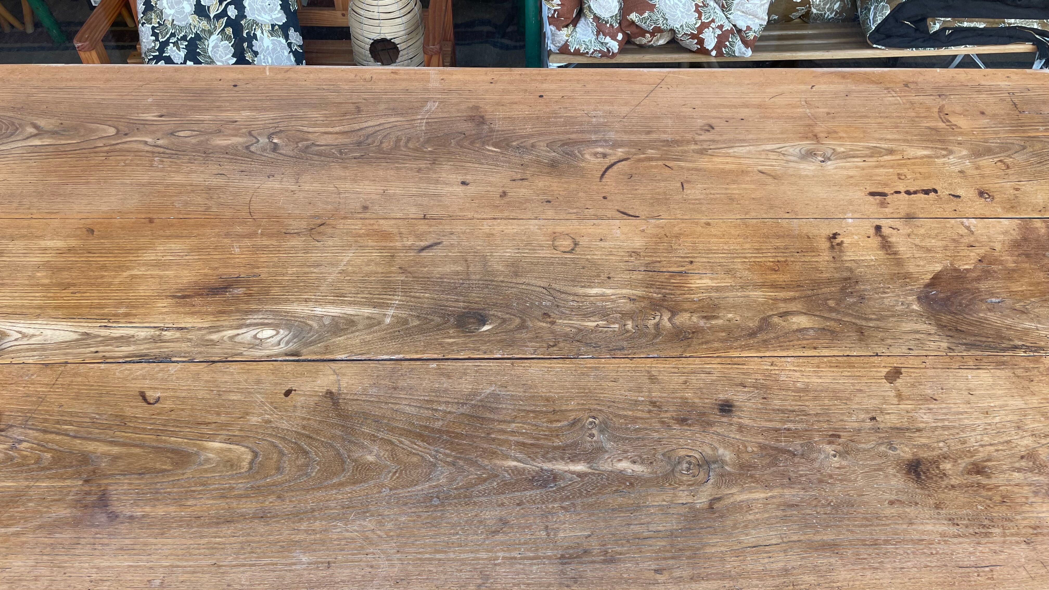 Farm table