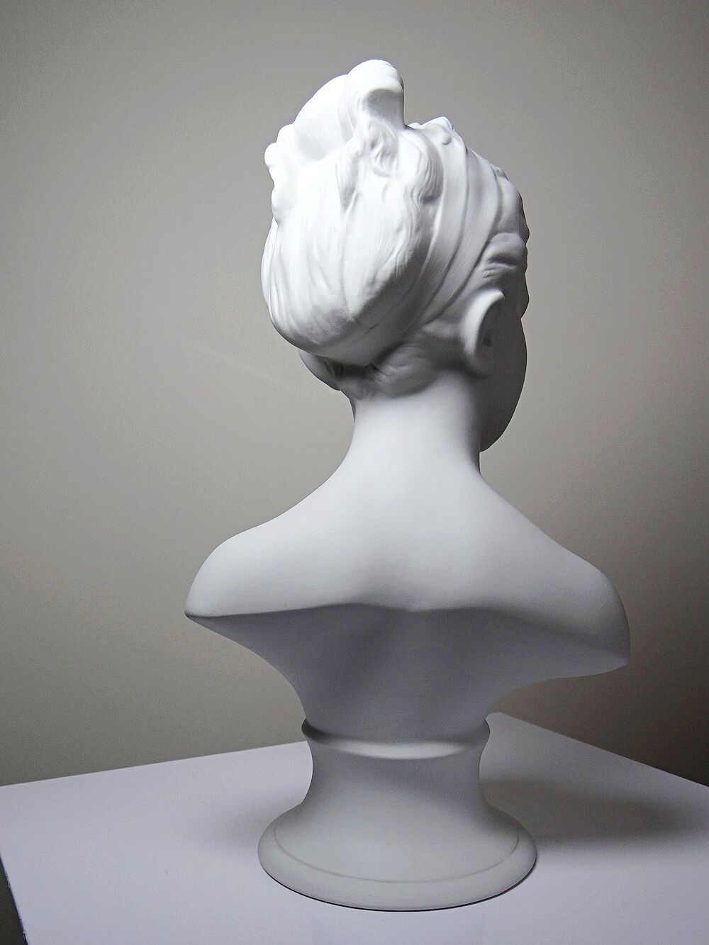 Bust of Louise Brongniart after Houdon, white biscuit Tharaud Limoges 20th century.