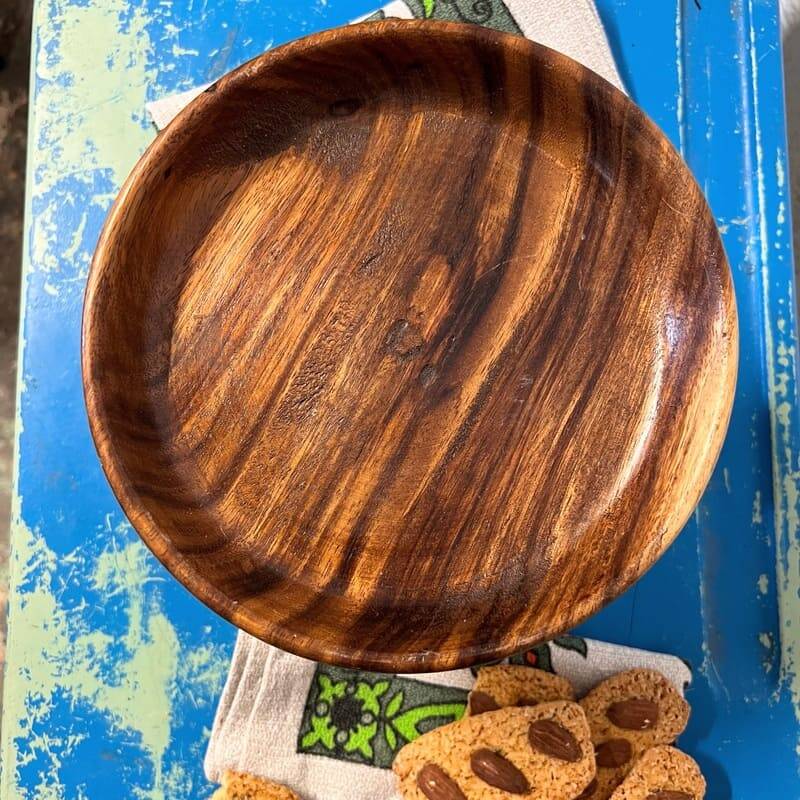 Standing wooden bowl