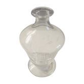 Ancienne carafe en verre gravé décor végétal