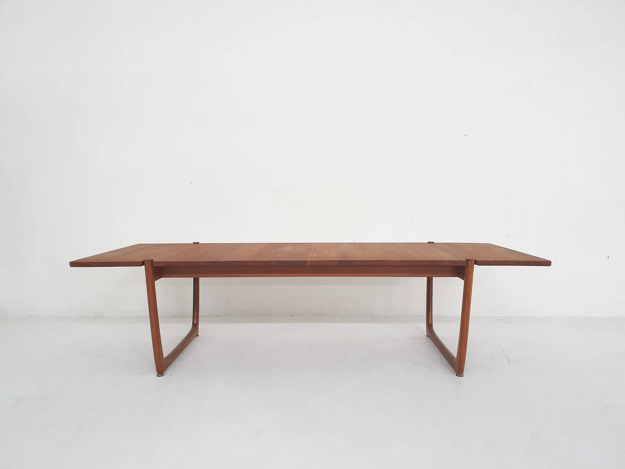 Large teak coffee table by Peter Hvidt and Orla Molgaard Nielsen model FD 575 for France and Son