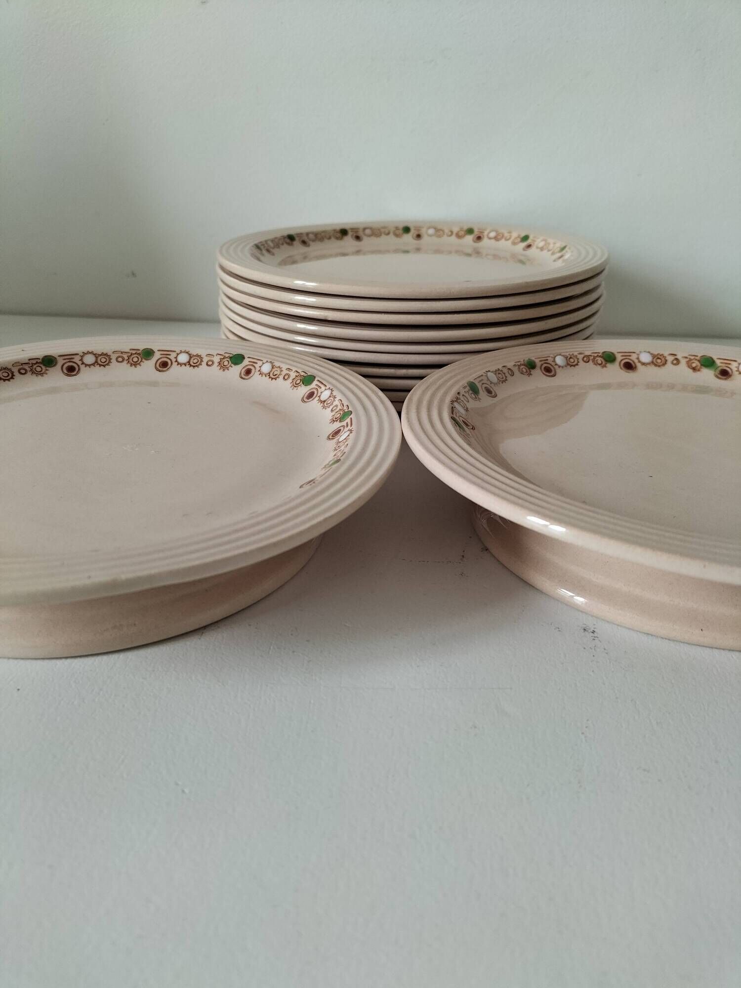 Plats à gâteaux et assiettes à dessert Longwy modèle Betty