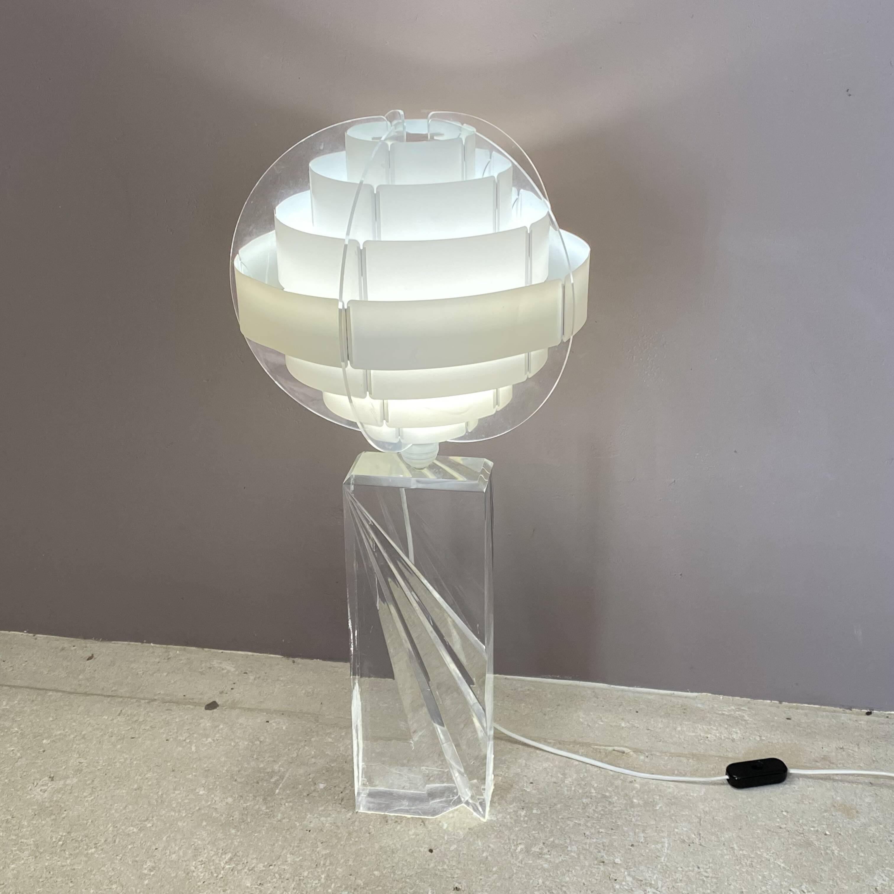 Kinetic lamp. 1970. Plexiglas. Space Age.