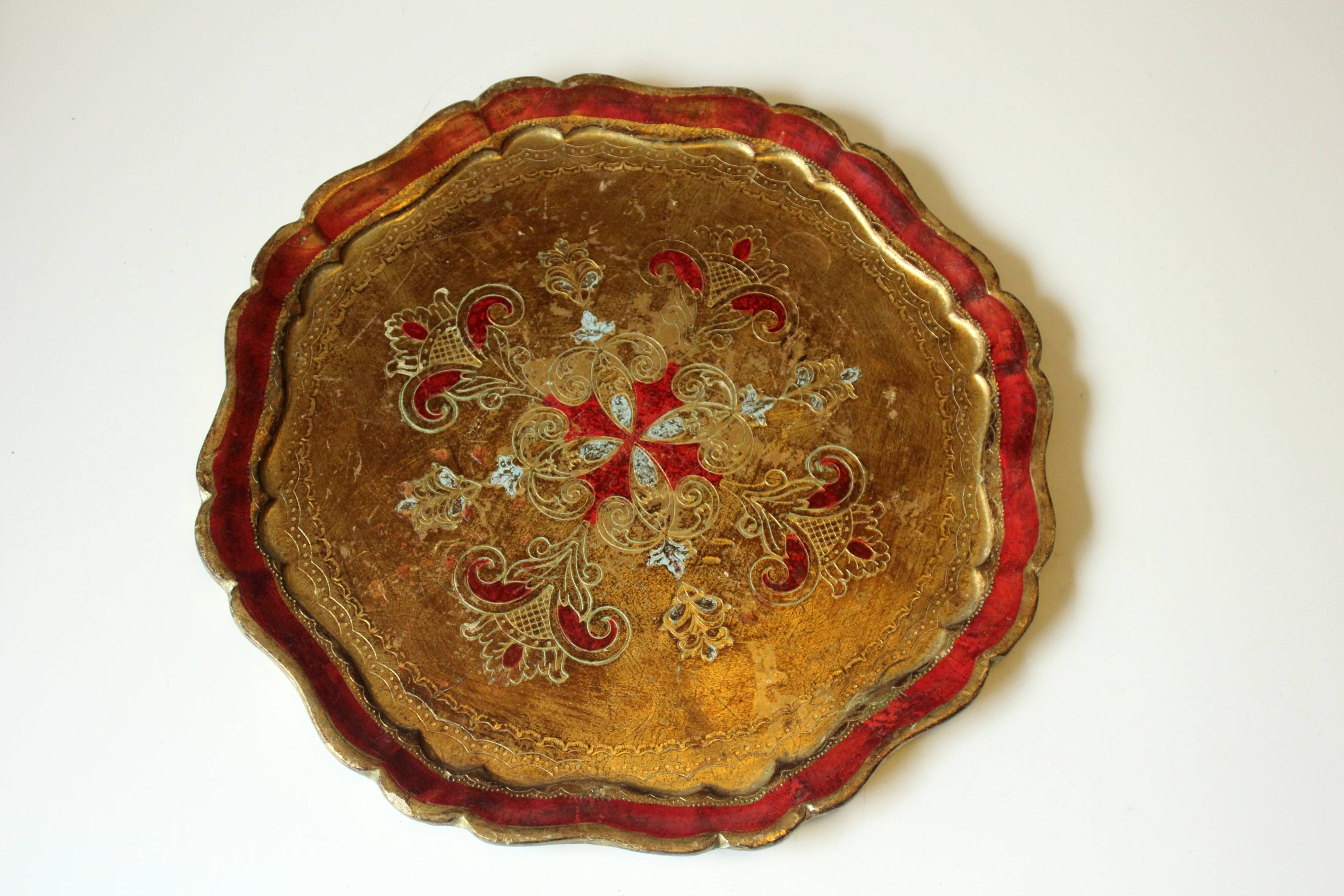 Round wooden florentine tray, vintage from the 1960s