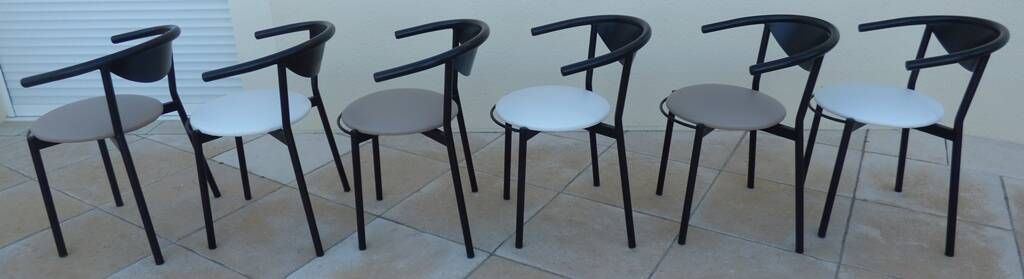 6 gondola-style chairs with a metal structure for indoor and outdoor use.