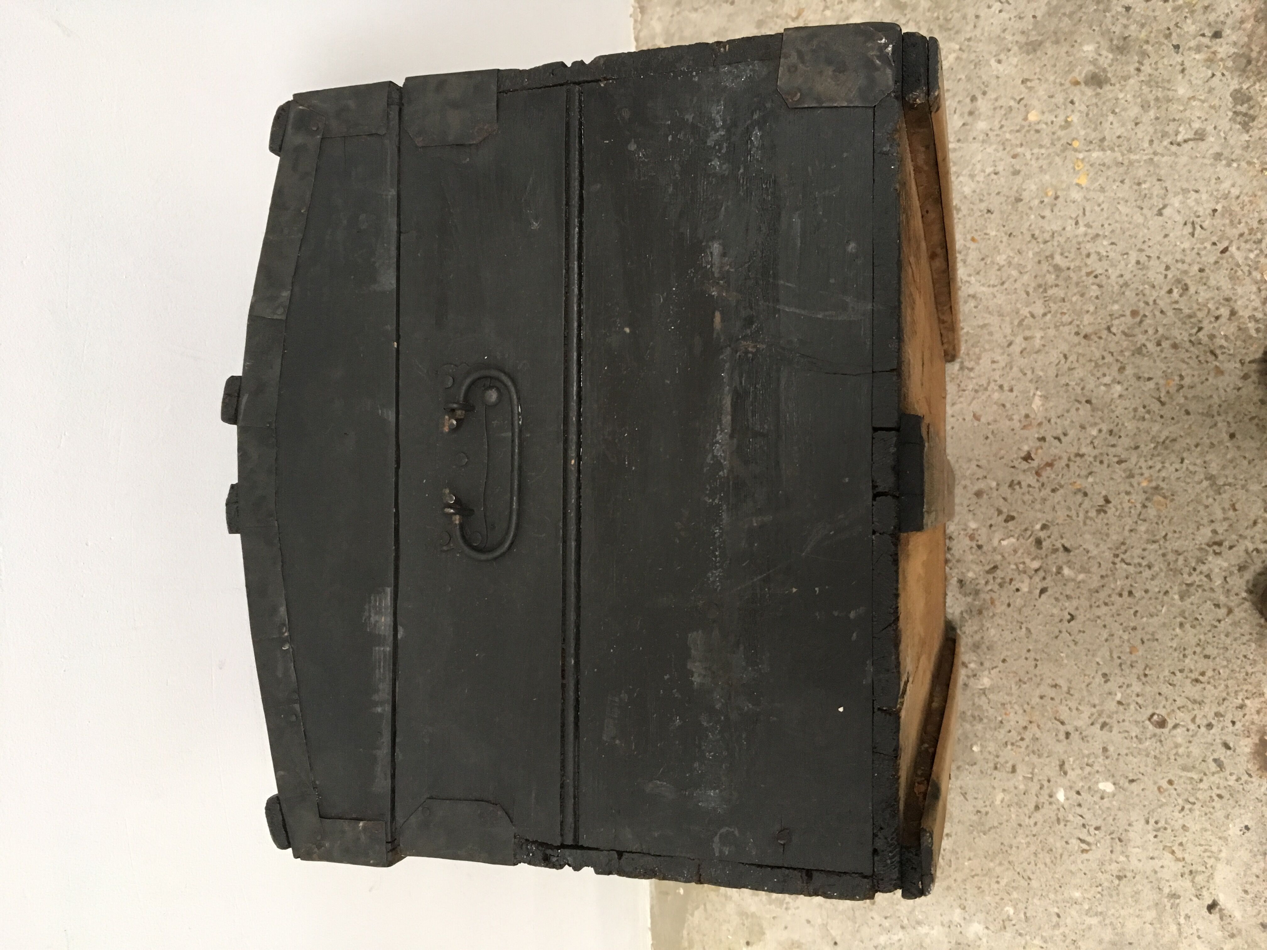 Matte black curved trunk