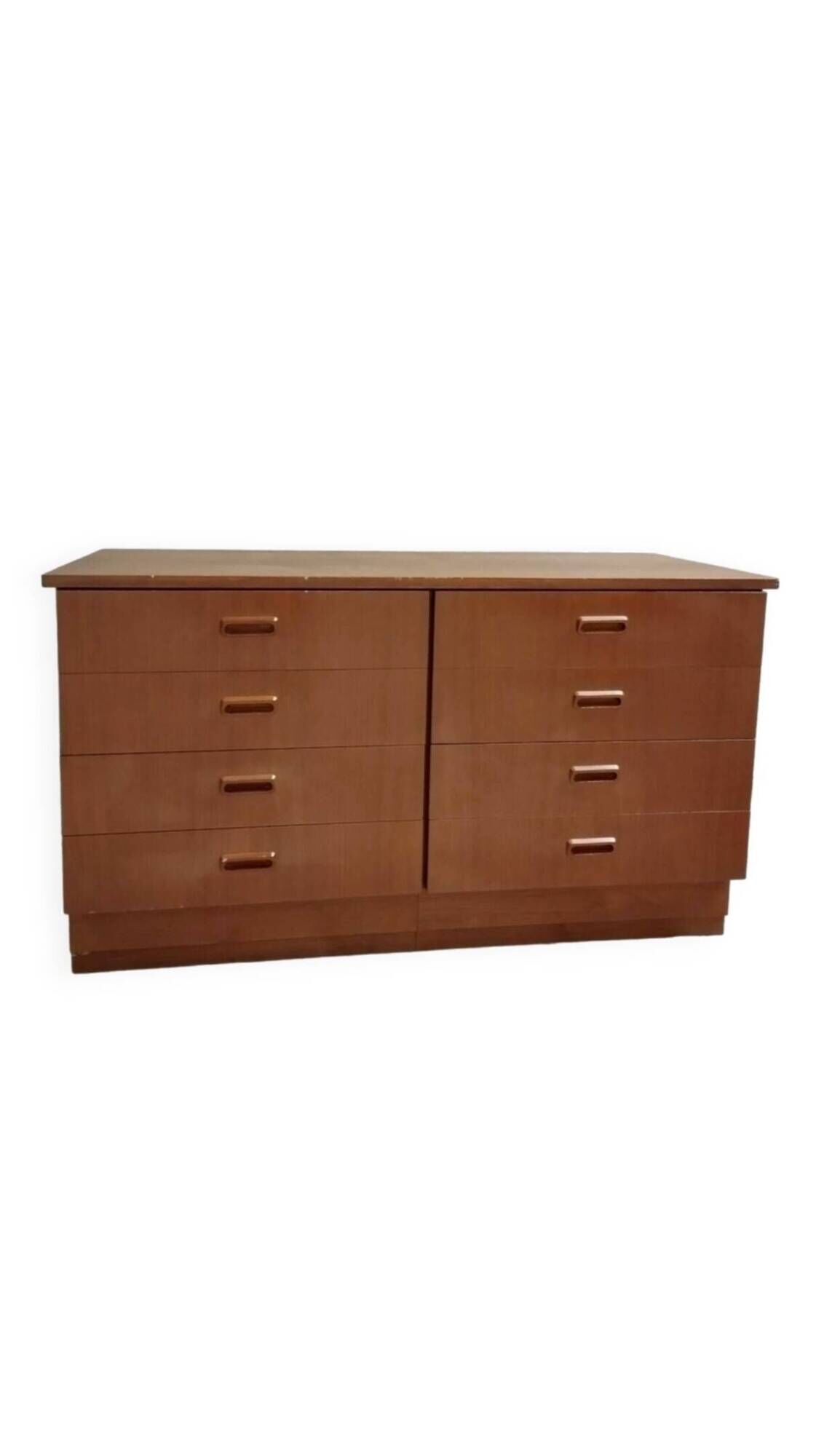 Scandinavian chest of drawers with 8 drawers
