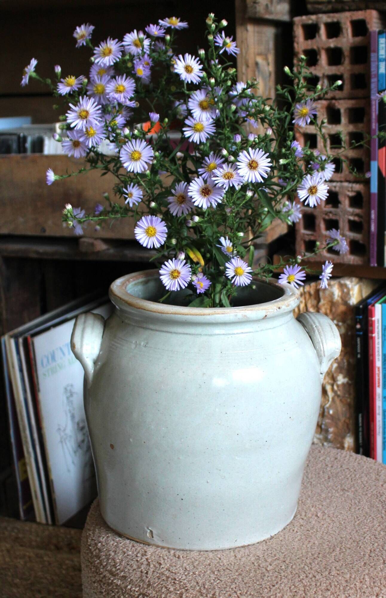 Large vase glazed stoneware in greige.