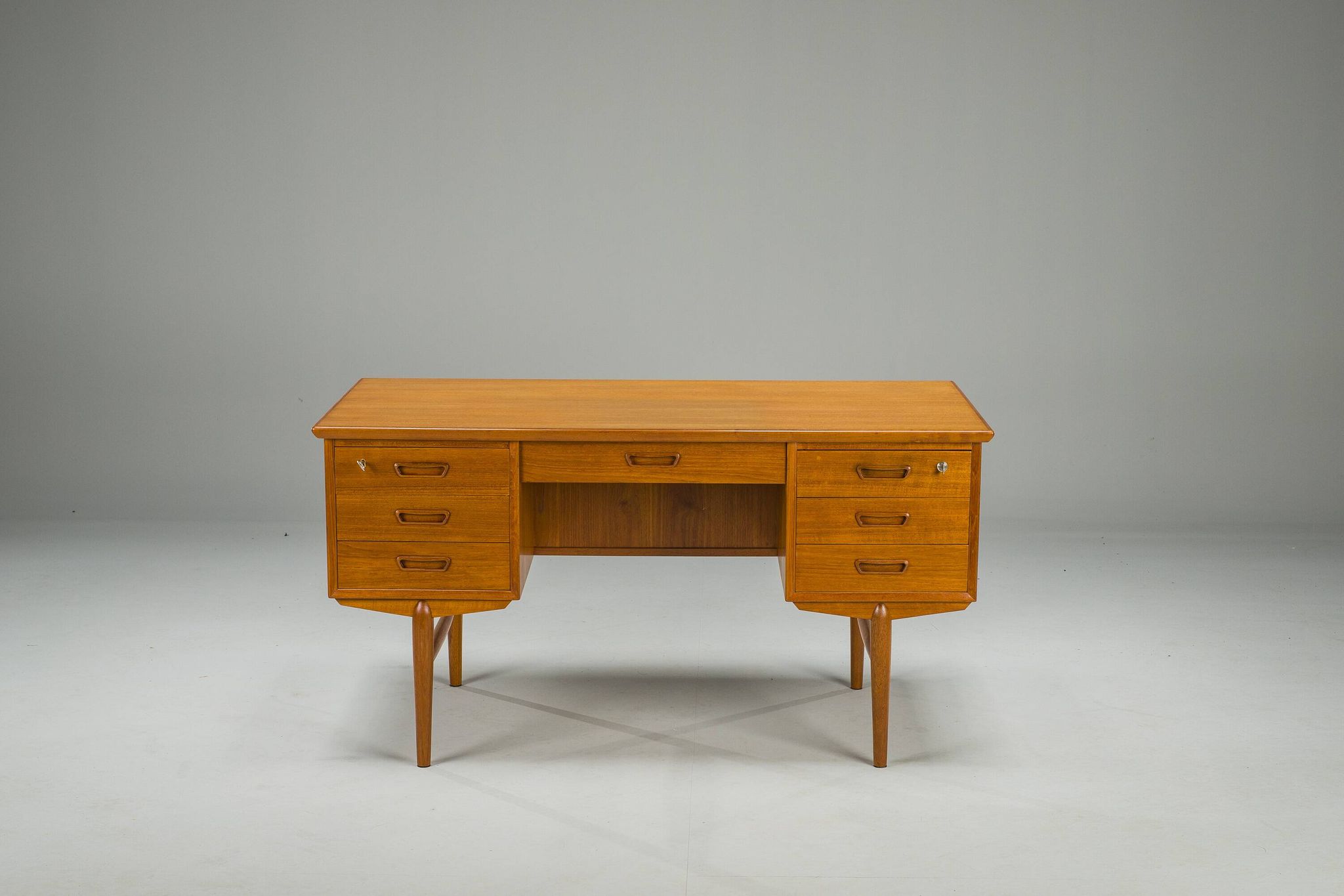 Bureau danois en teck, 1960
