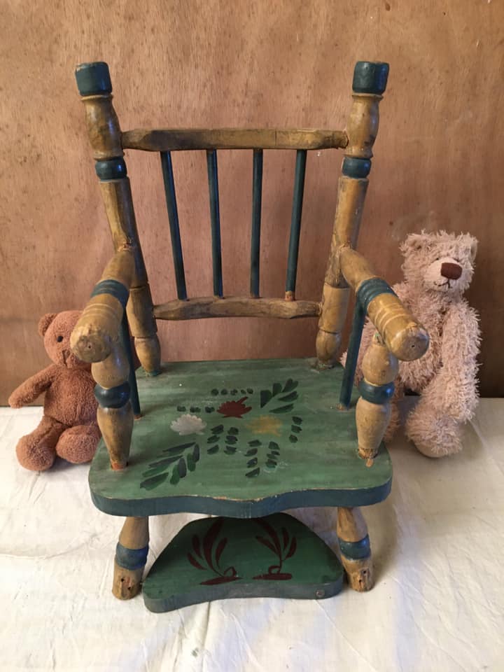 Chaise en bois de type régionale