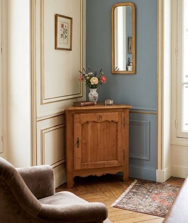 Charming corner furniture in solid wood