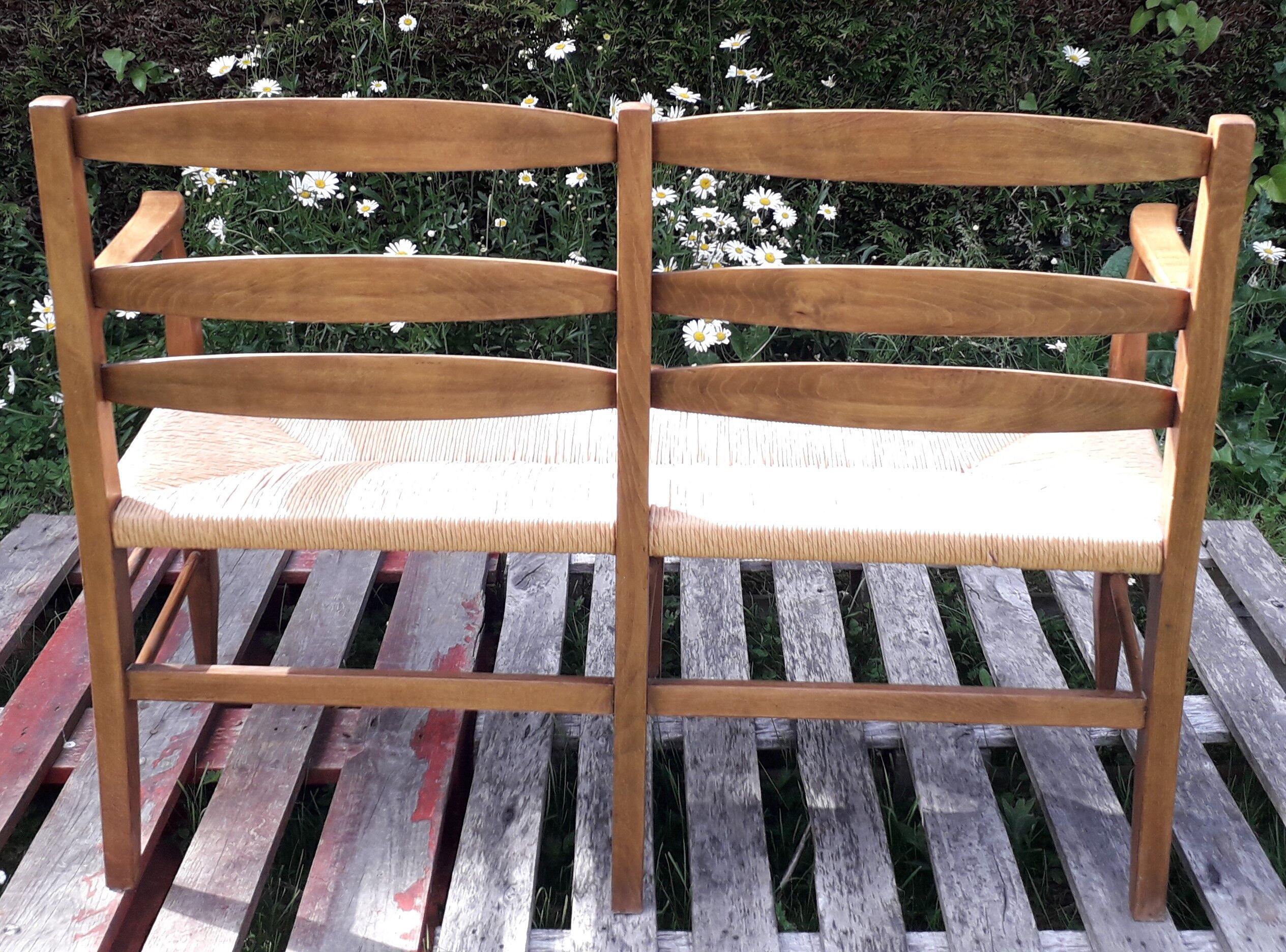 Wood and straw Picard bench