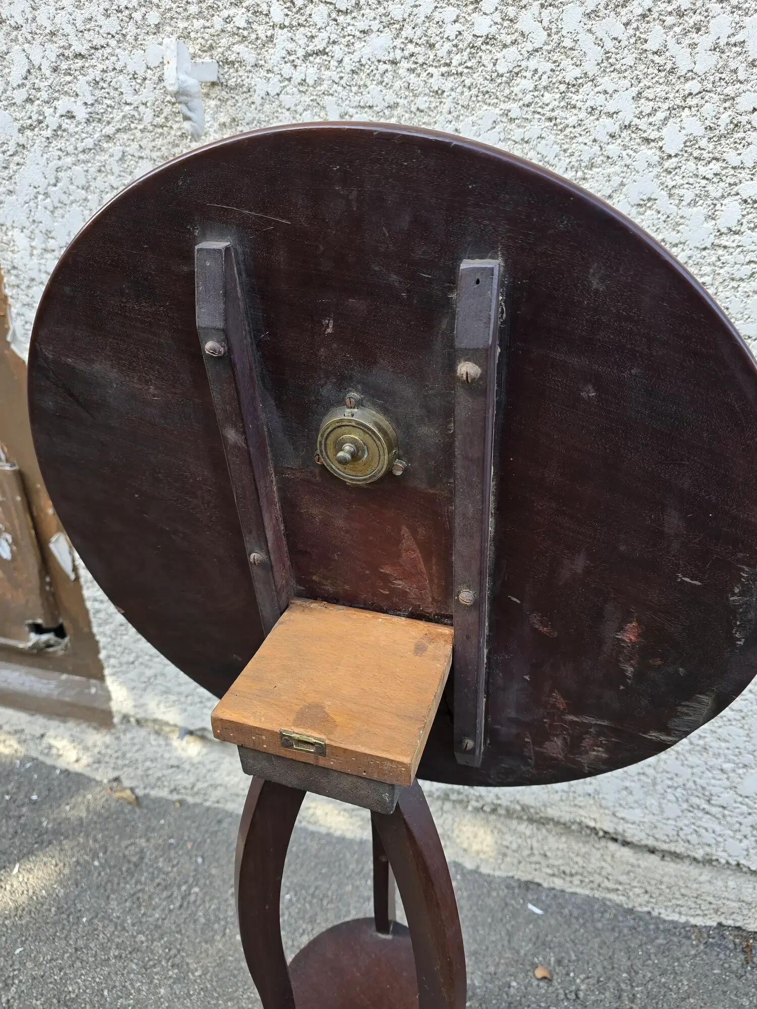 Tripod gueridon in mahogany with a tilting top – Directoire period / early 19th century