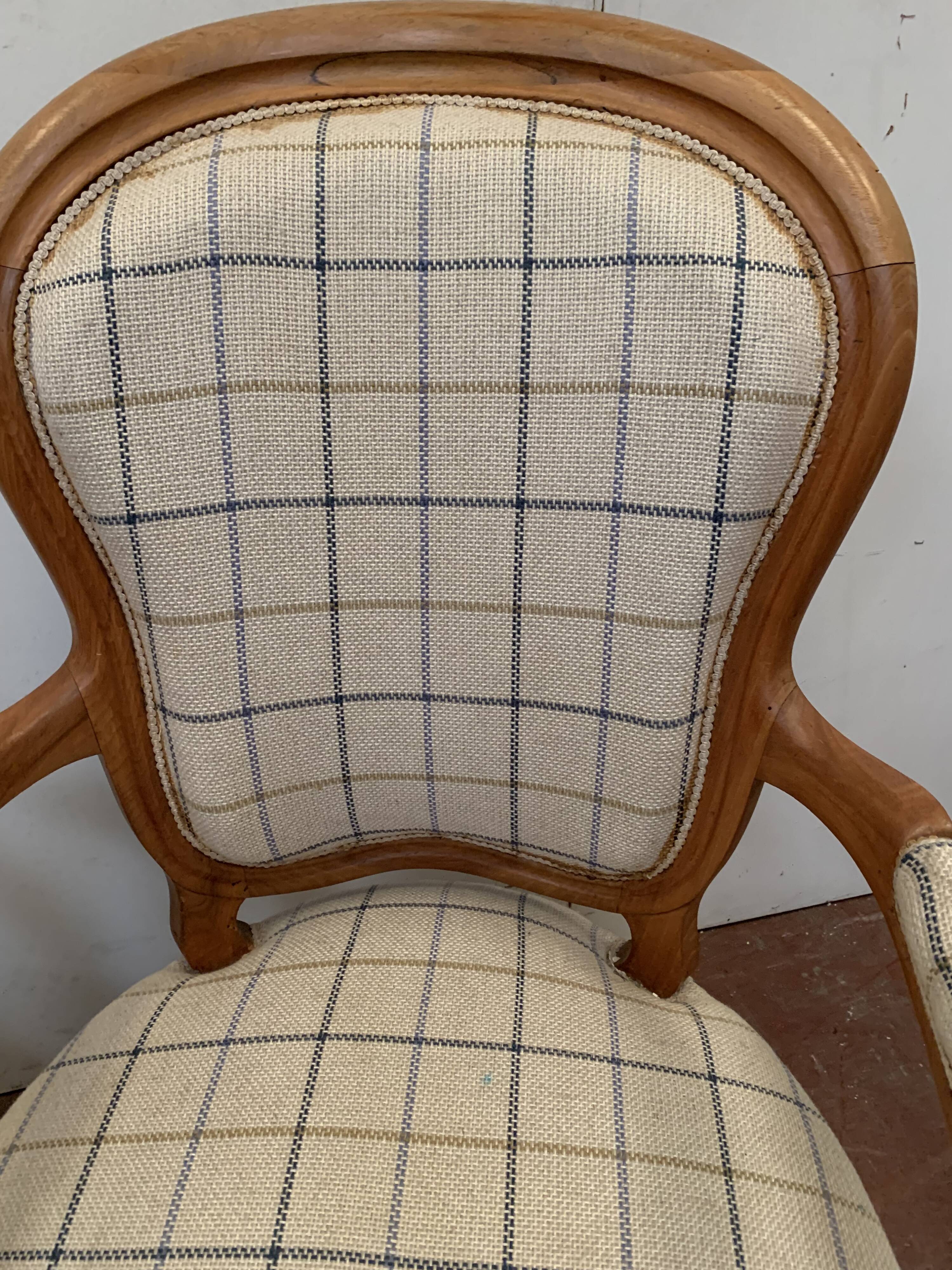 Paire de fauteuils de style Louis Philippe en hêtre teinté XX siècle