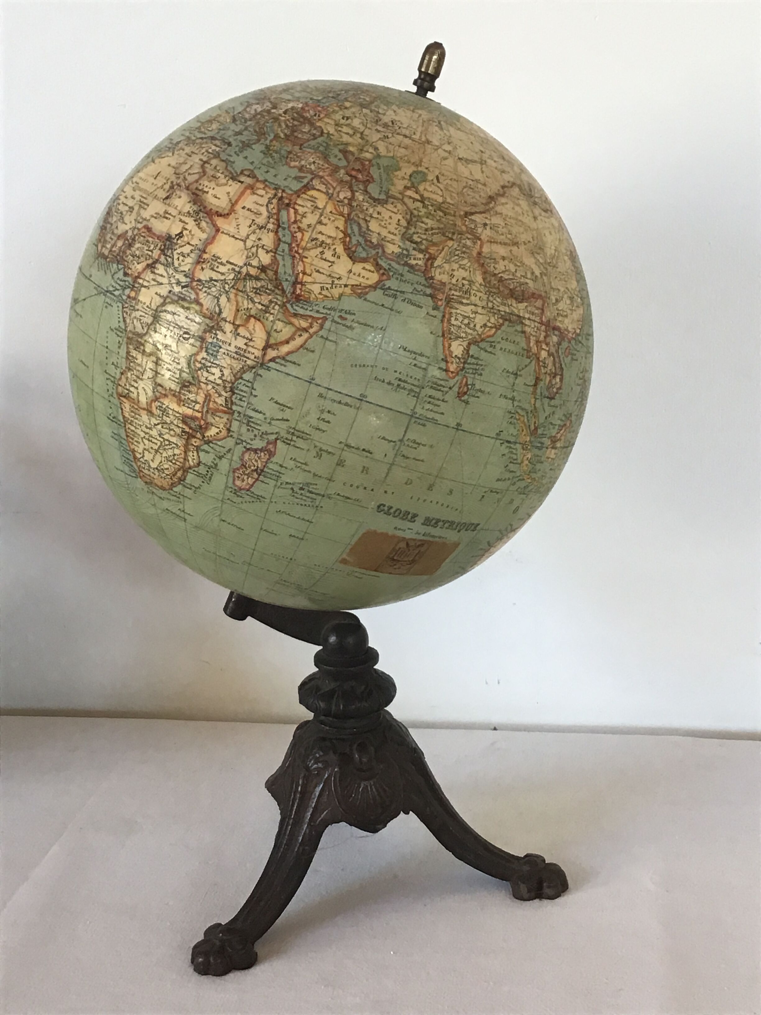 Former globe Émile Berteaux cast iron foot 19th