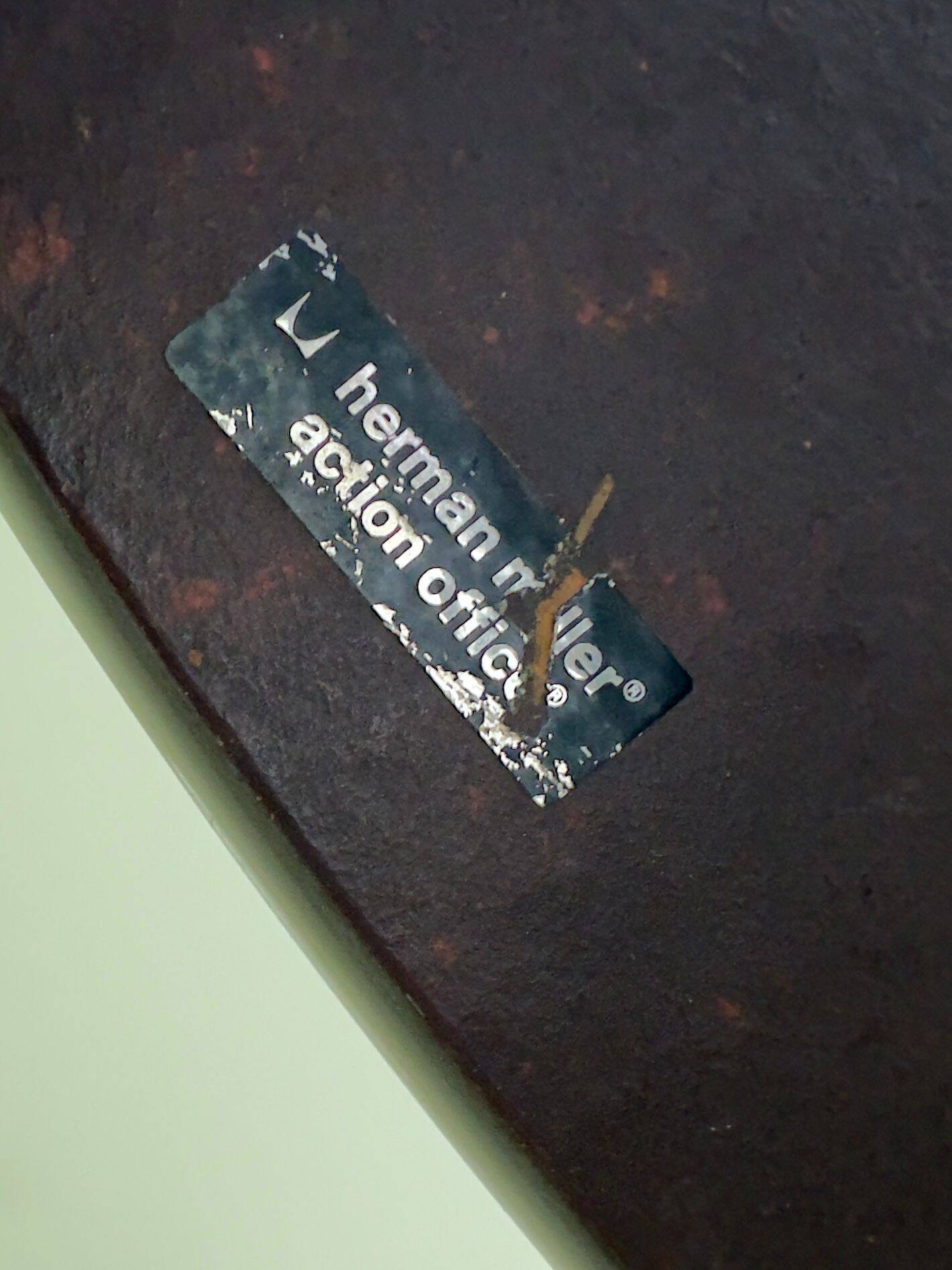 Eames table edition Herman Miller