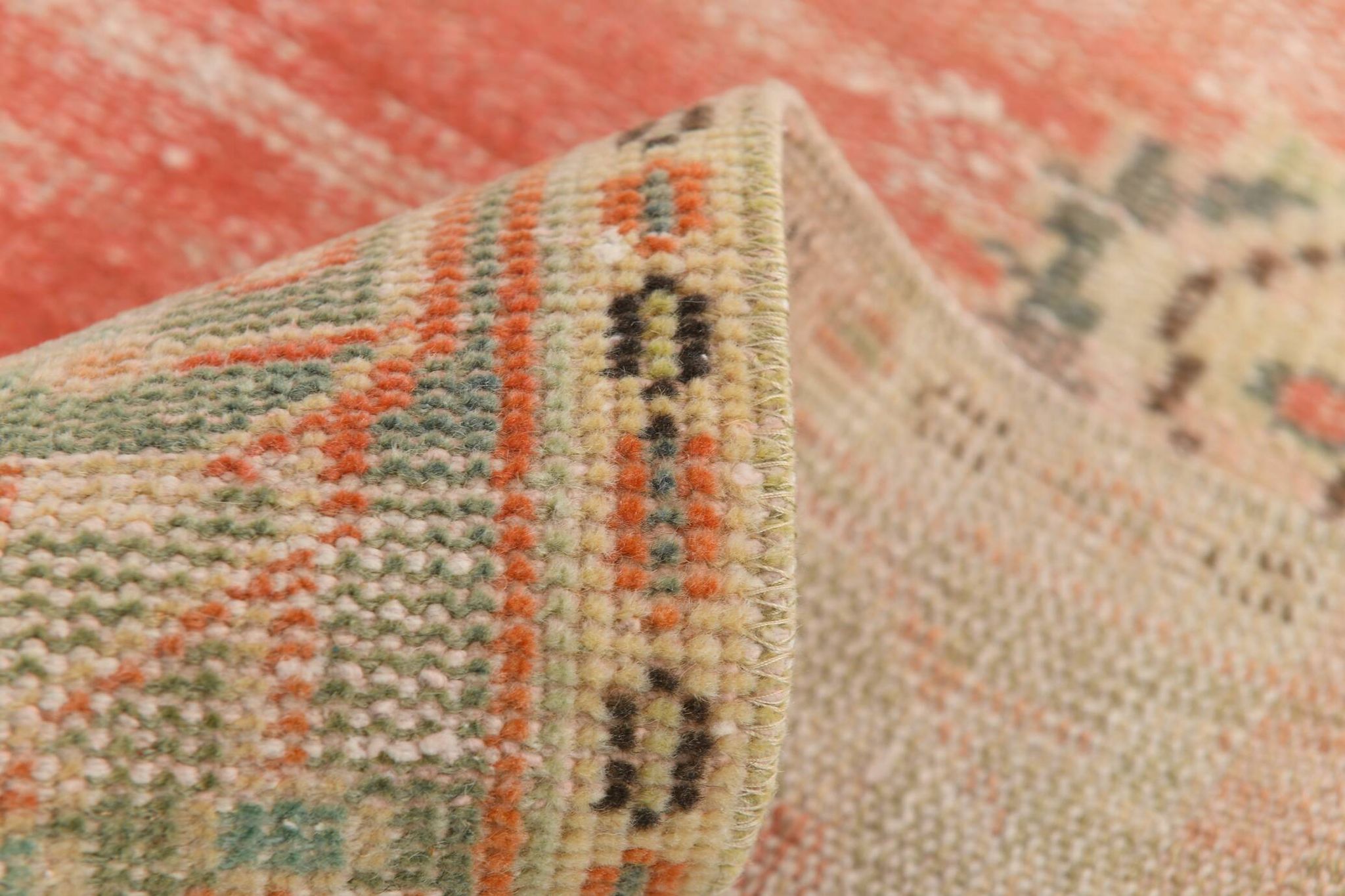 Tapis vintage rouge pâle