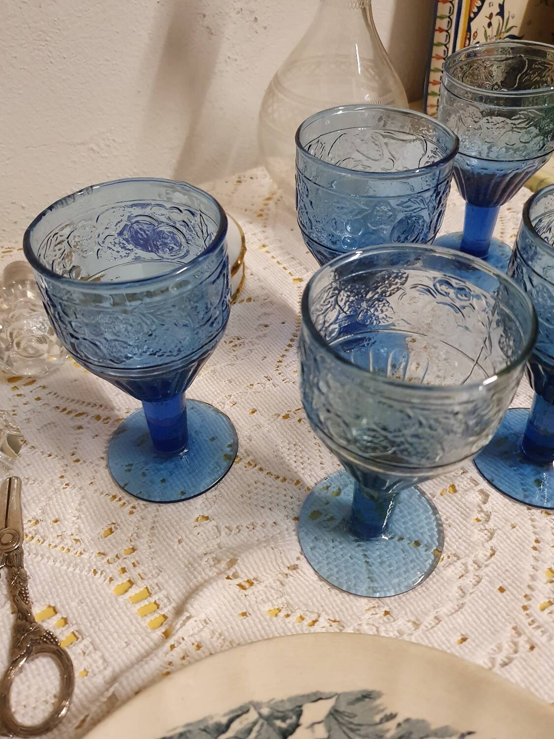 6 seventies/eighties stemmed glasses with fruity decoration