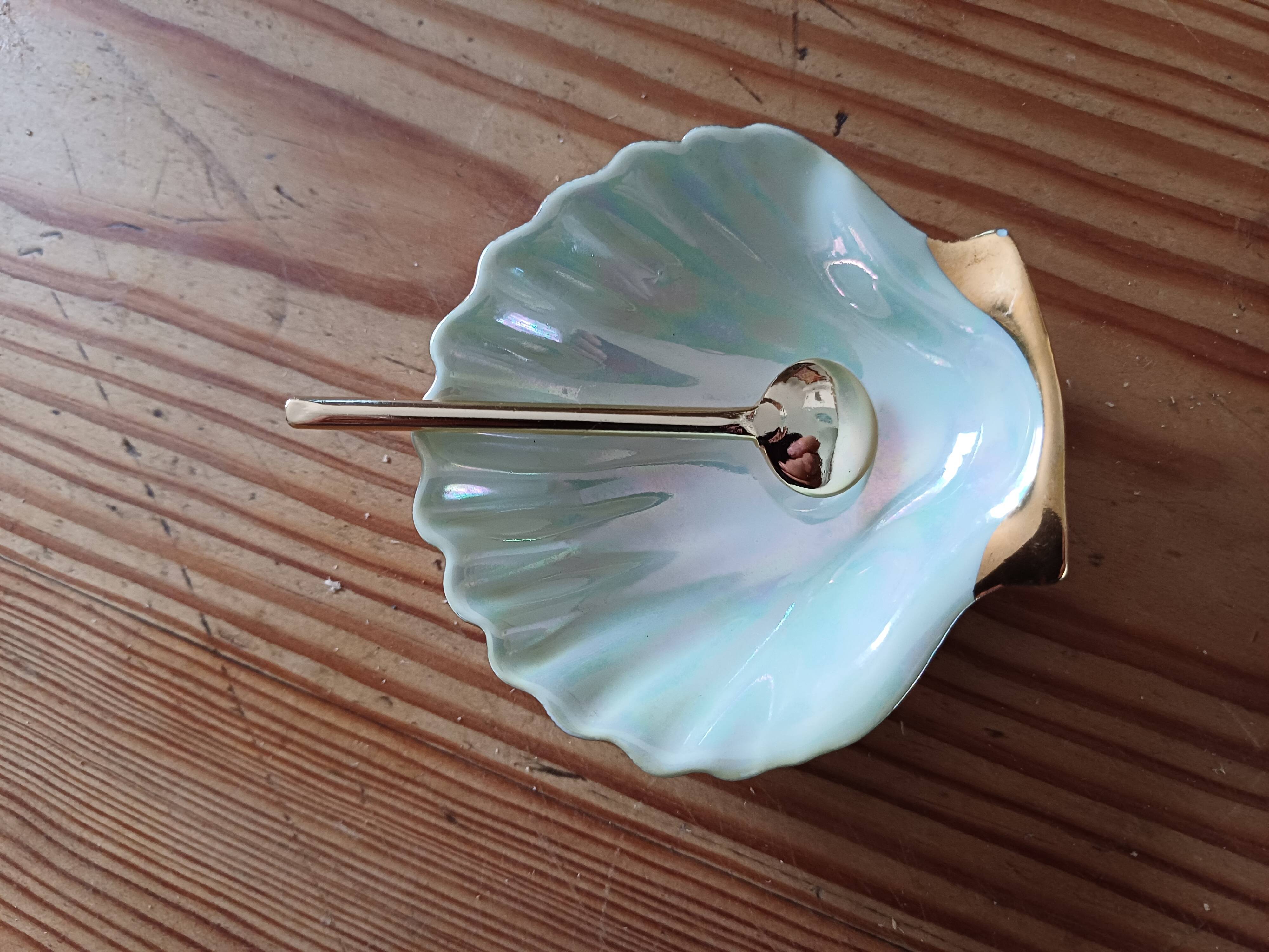 Salt and Pepper Shakers in Limoges Porcelain R.Montigny