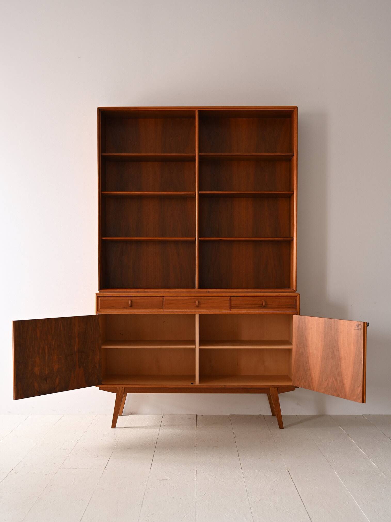 Nordic bookcase with sideboard