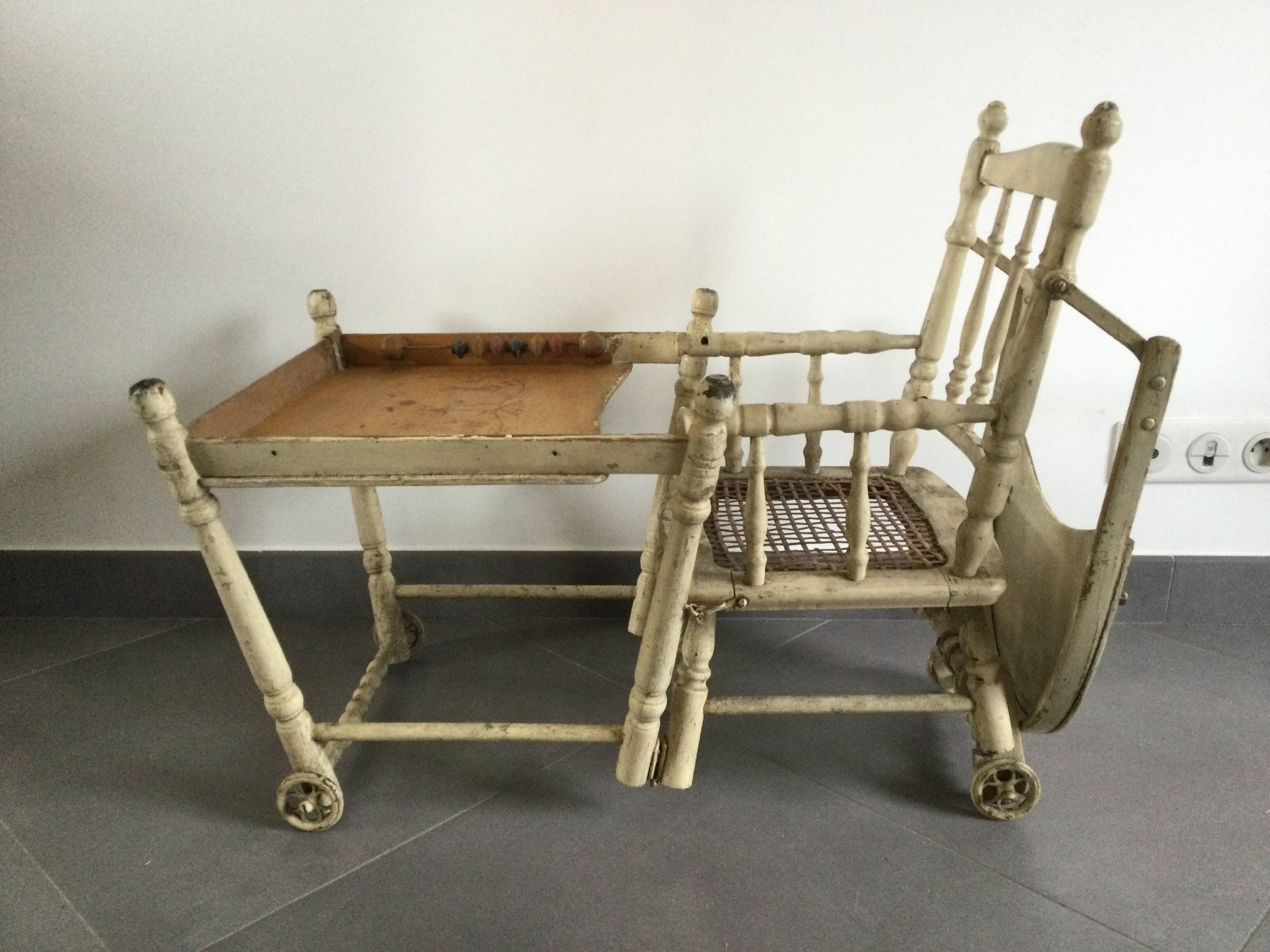 Chaise haute ancienne