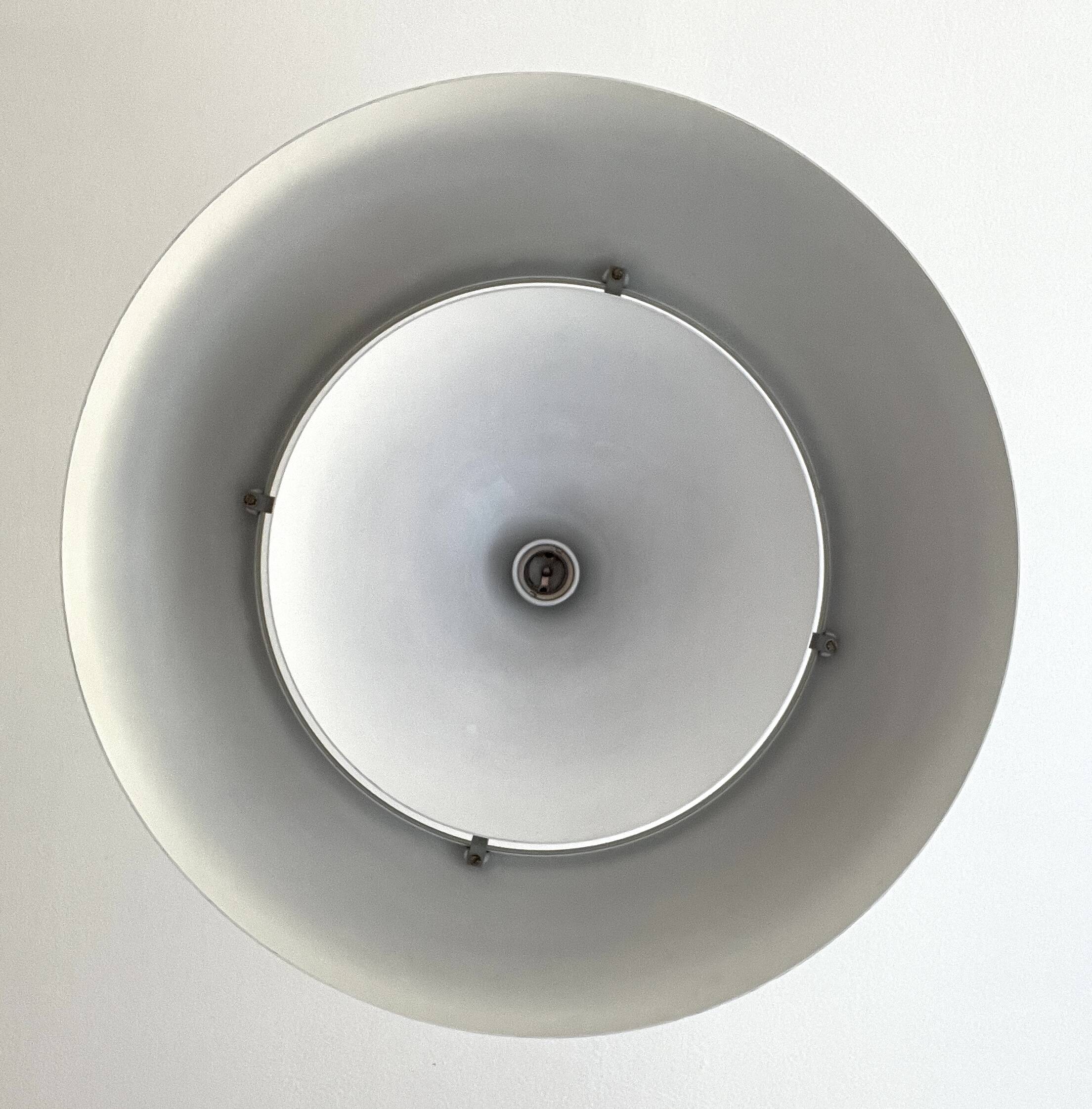 Suspension AJ Royal d'Arne Jacobsen par Louis Poulsen