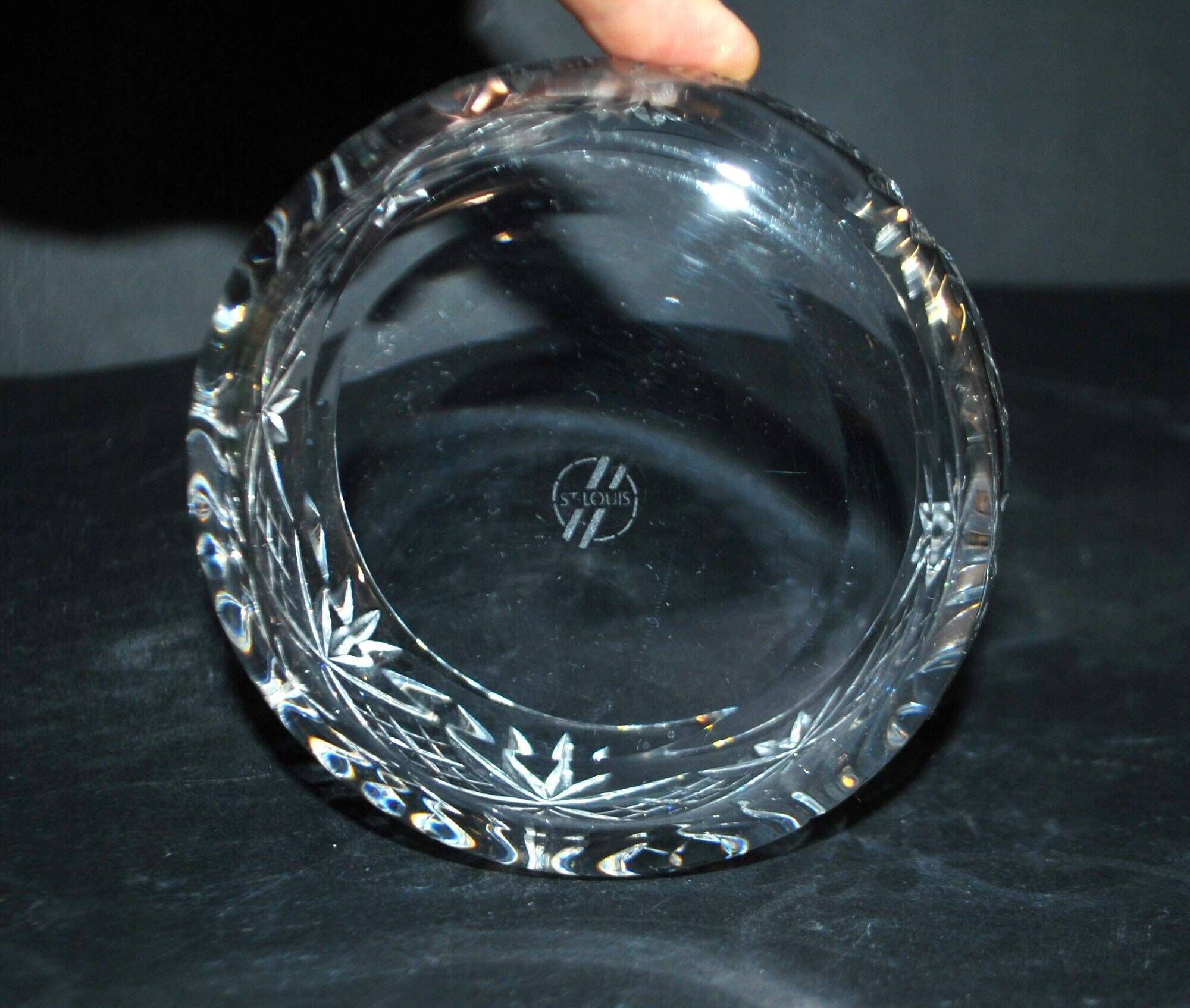 Saint-Louis bowl with whipped cream in cut crystal, signed.