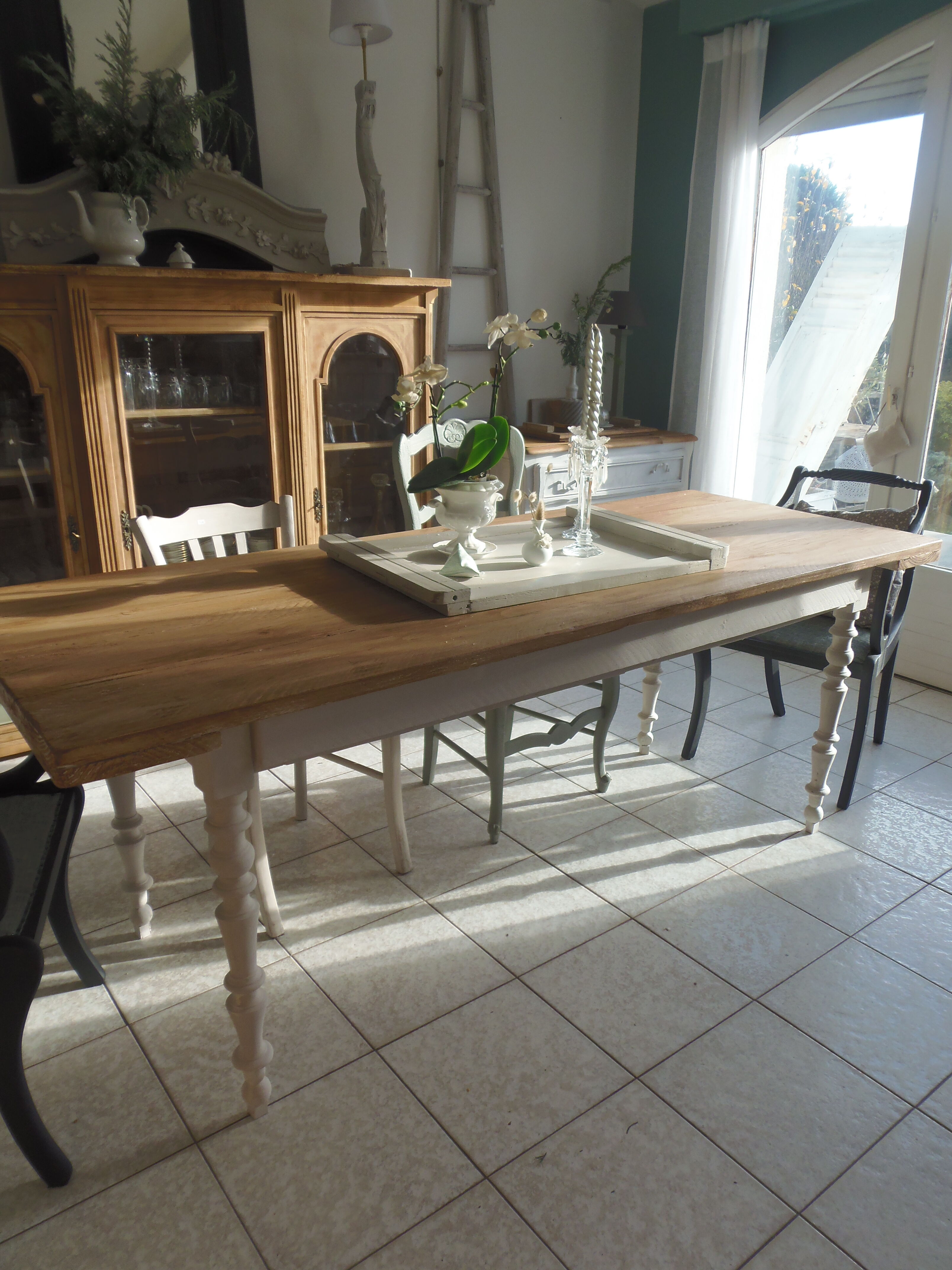 Farm table, leg and belt patinated pearl gray, wooden top.