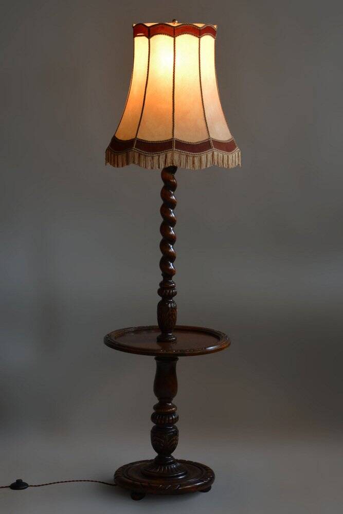 Lampe de sol Art Déco en chêne et textile, tchèque, années 1920.
